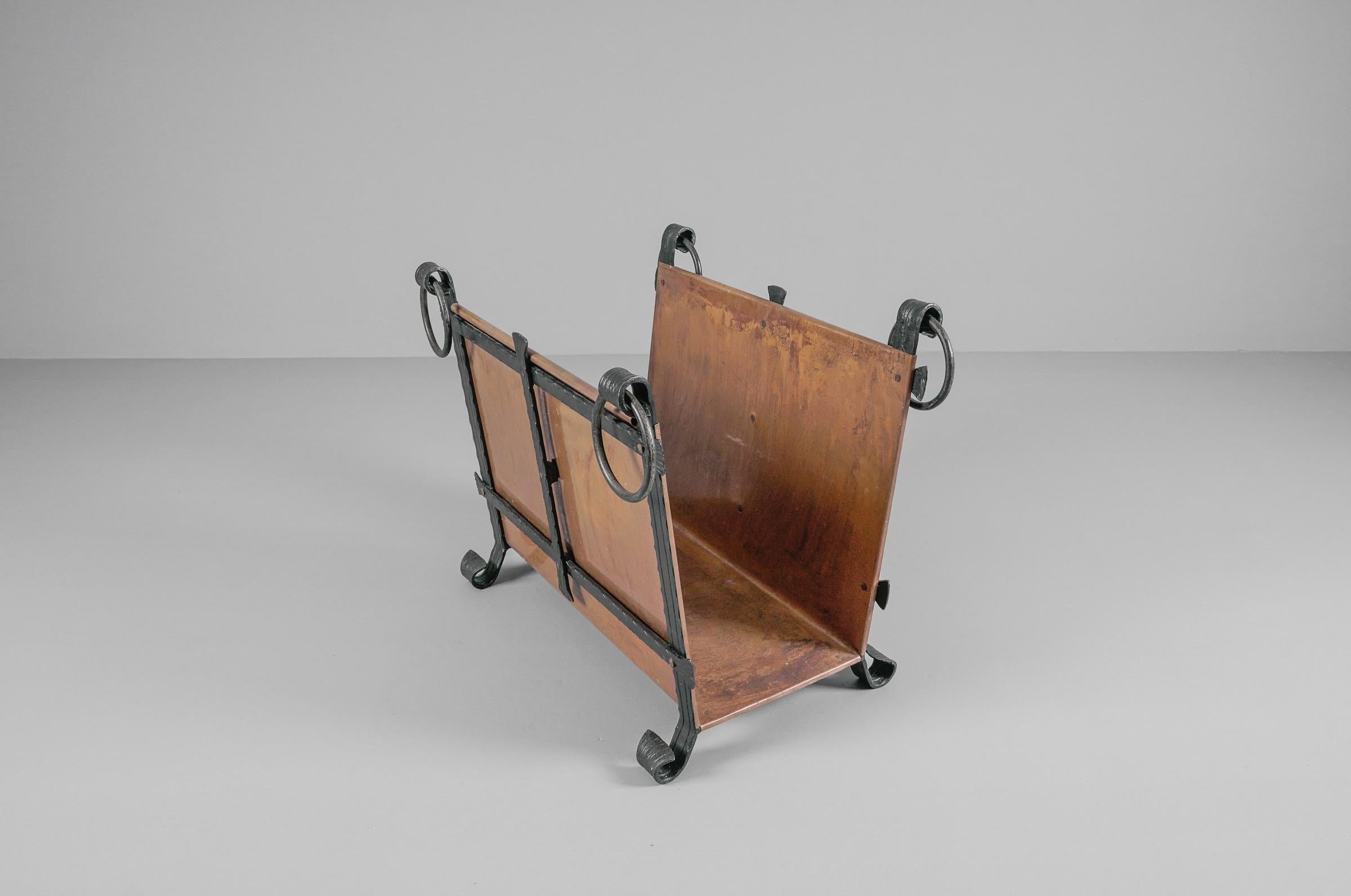 Unique Handmade Wrought Iron and Copper Firewood Holder, 1970s, Italy In Good Condition In Nürnberg, Bayern