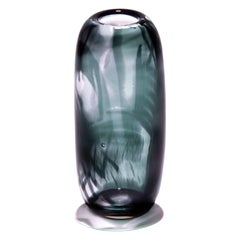 Eine einzigartige Vase aus grünem Traubenglas von Tiina Sarapu