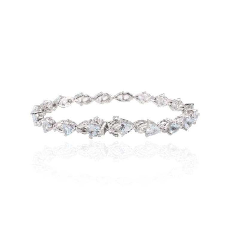 Art Nouveau Unique Heart Cut Aquamarine Bracelet in 925 Sterling Silver Jewelry for Mom Gift For Sale