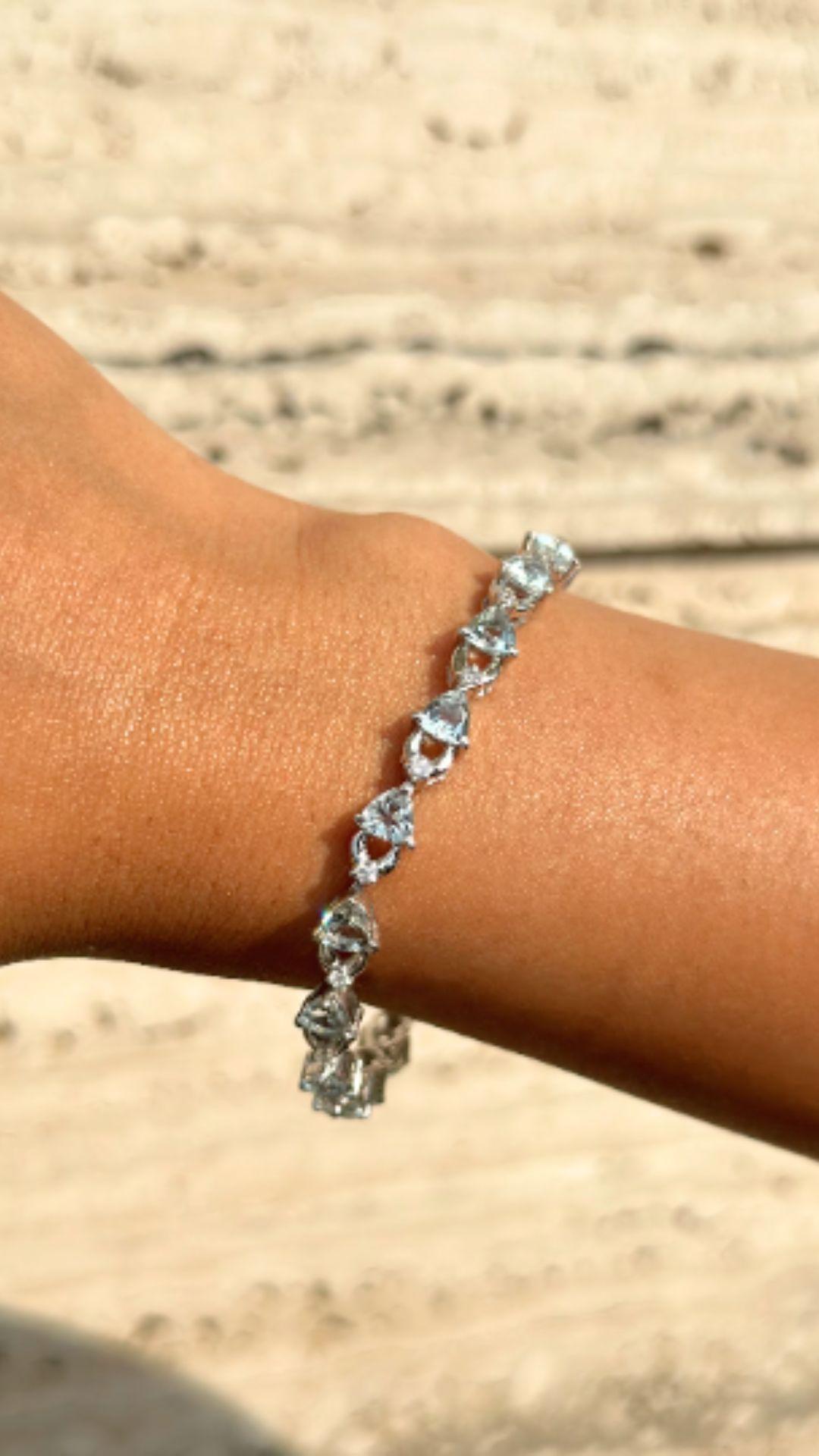 Unique Heart Cut Aquamarine Bracelet in 925 Sterling Silver Handmade Jewelry In New Condition For Sale In Houston, TX