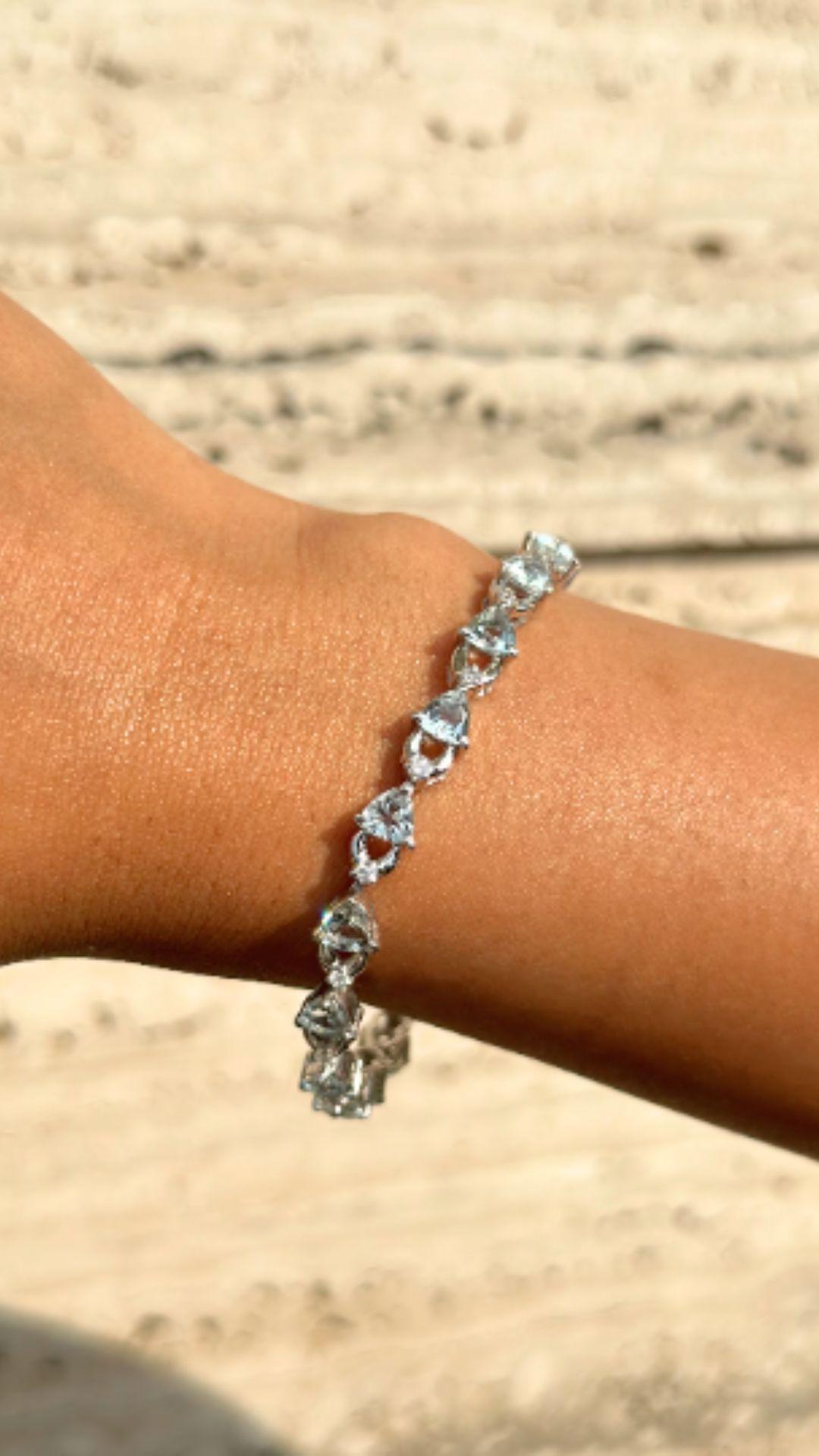 Unique Heart Cut Aquamarine Bracelet in 925 Sterling Silver Jewelry for Mom Gift In New Condition For Sale In New York, NY