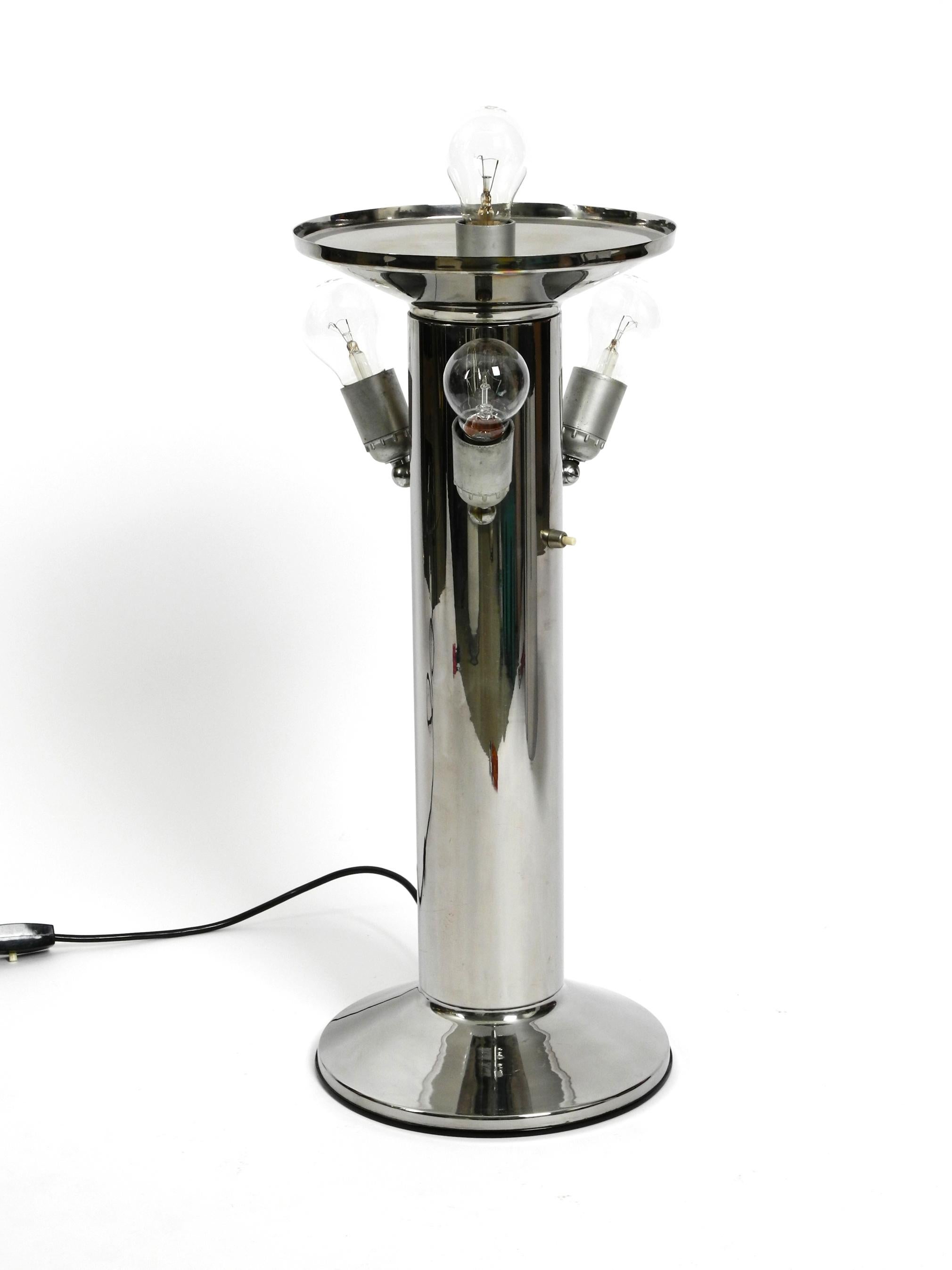 Lampe de table unique, lourde et massive XXL des années 1970 en métal chromé avec abat-jour en métal Bon état - En vente à München, DE
