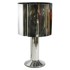 Lampada da tavolo pesante, enorme e XXL degli anni '70 in metallo e cromo con paralume in metallo