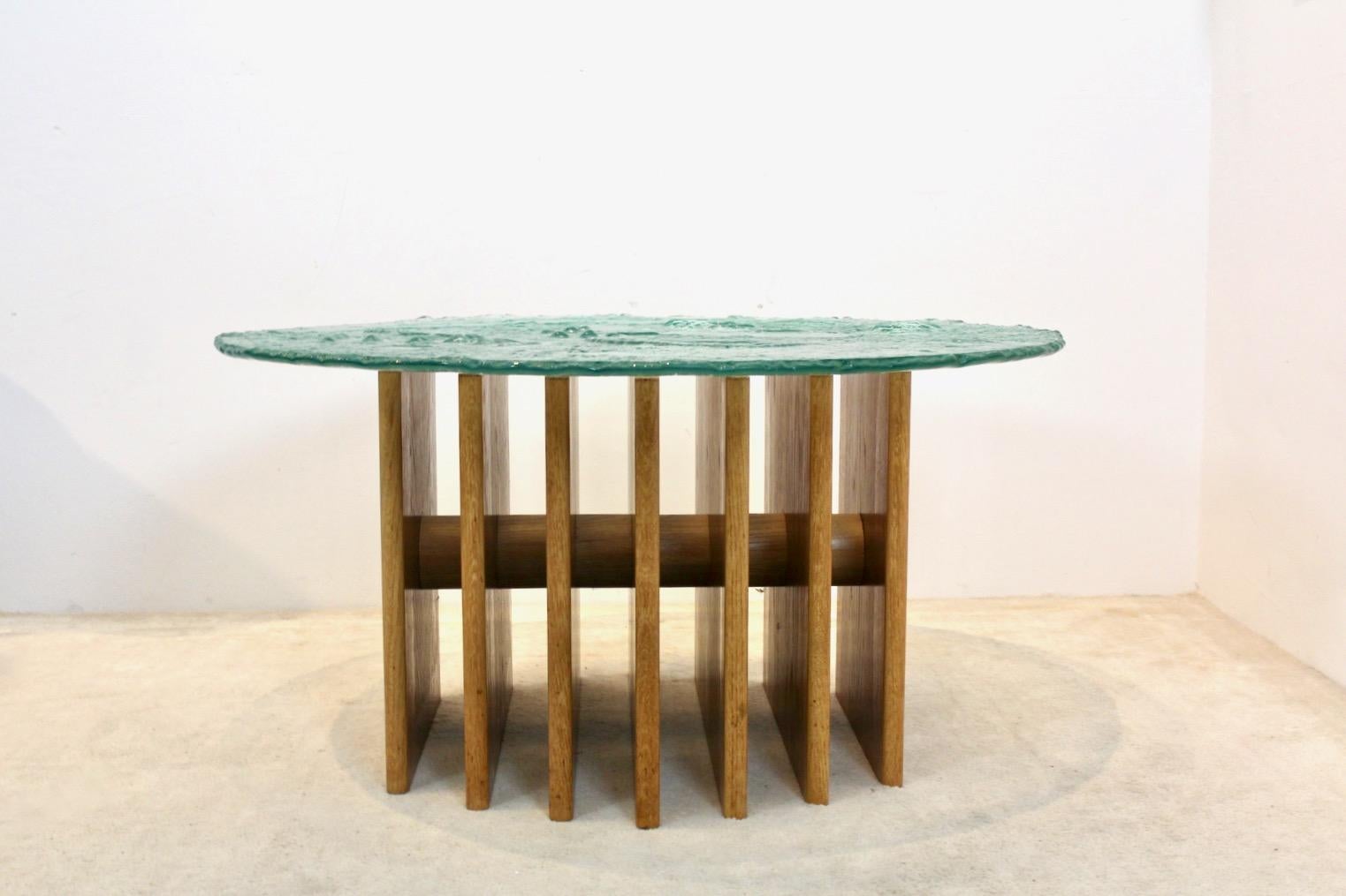 Allemand Table basse unique Heinz Lilienthal sculpturale à plateau en verre en vente