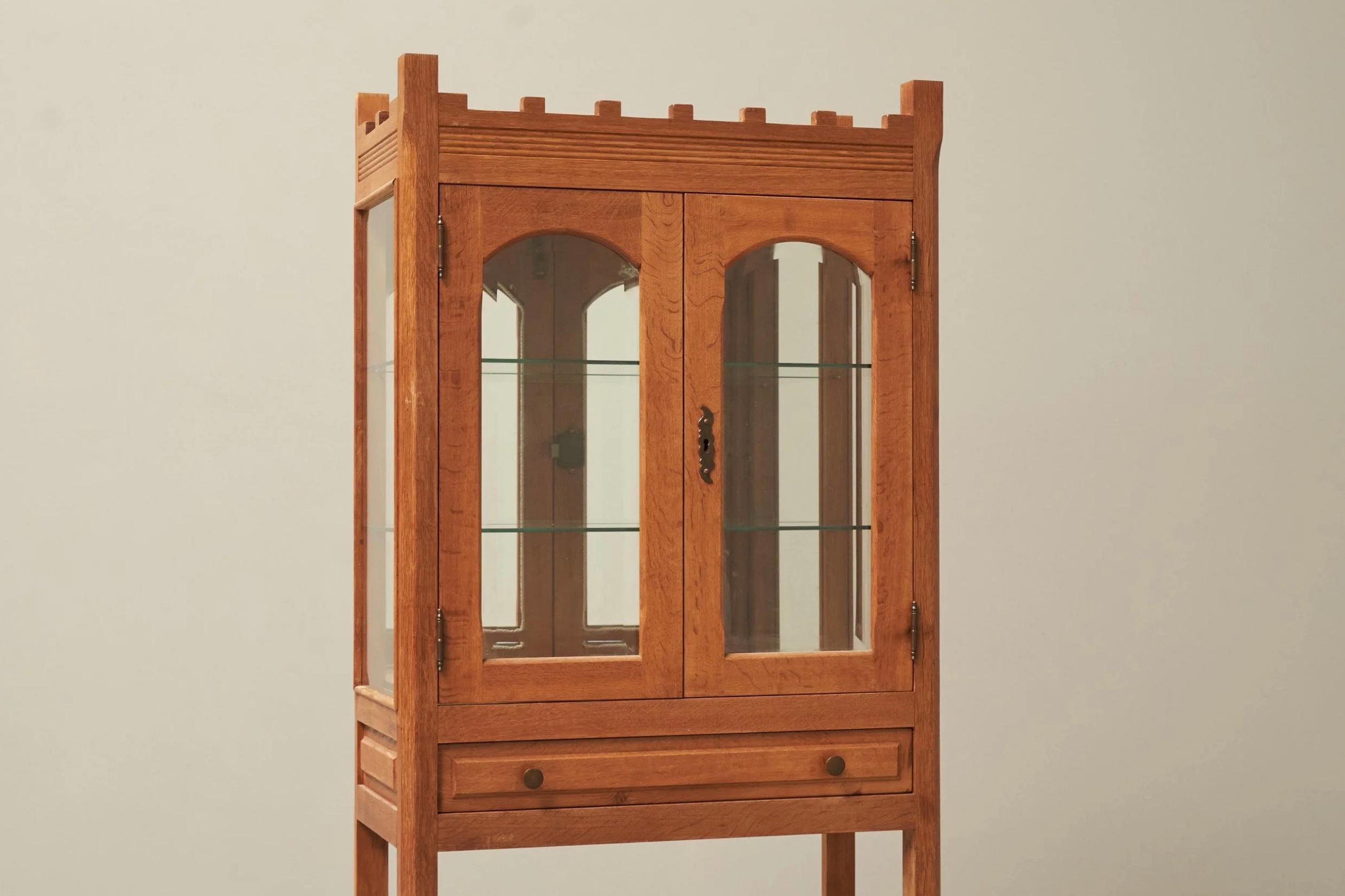 Unique Henning Kjaernulf Style Glazed Display Cabinet in Solid Oak 1970s in vendita 1