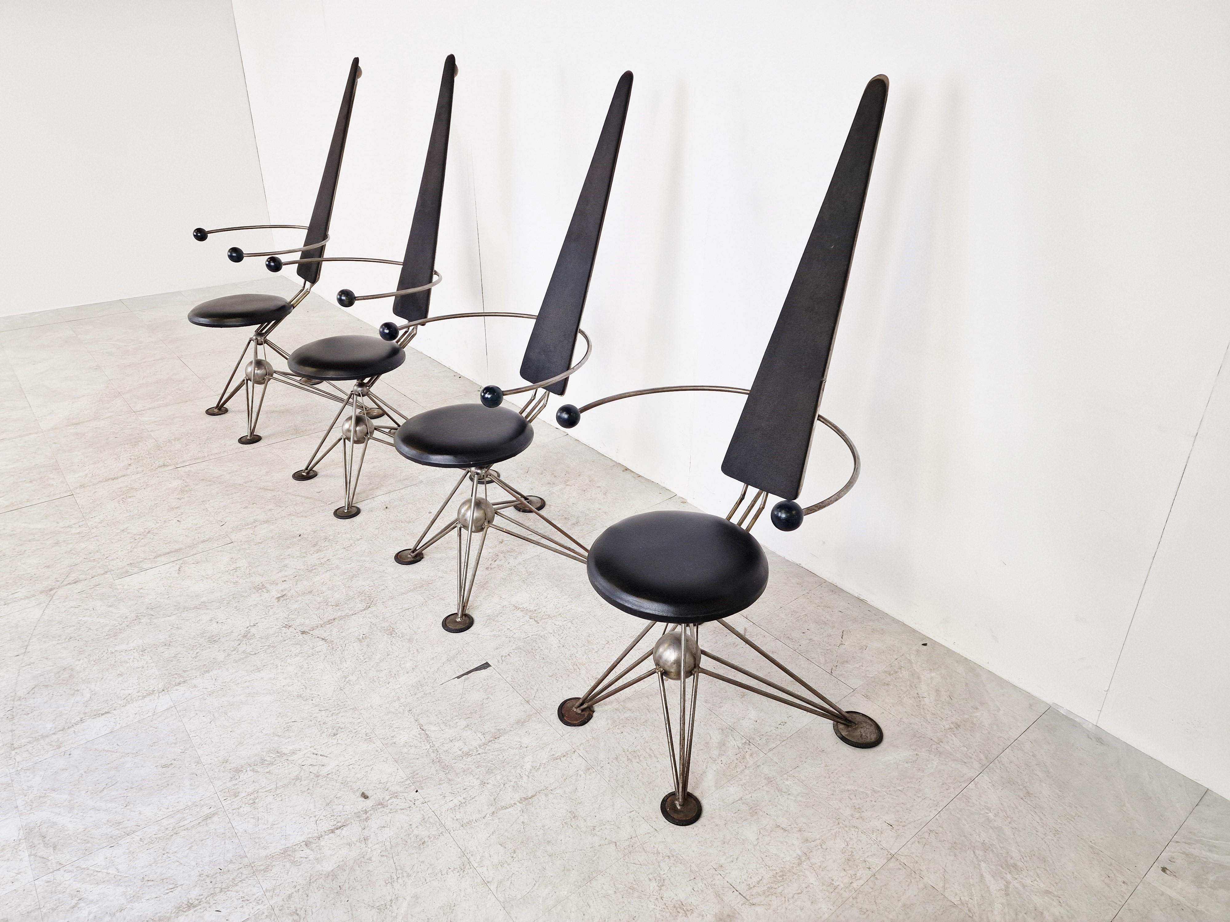 Chaises de salle à manger à haut dossier uniques, 1970 Bon état - En vente à HEVERLEE, BE