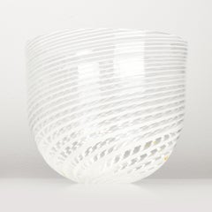 Bol/vase unique Holmegaard Peter Svarrer en verre d'art blanc à motif tourbillon signé