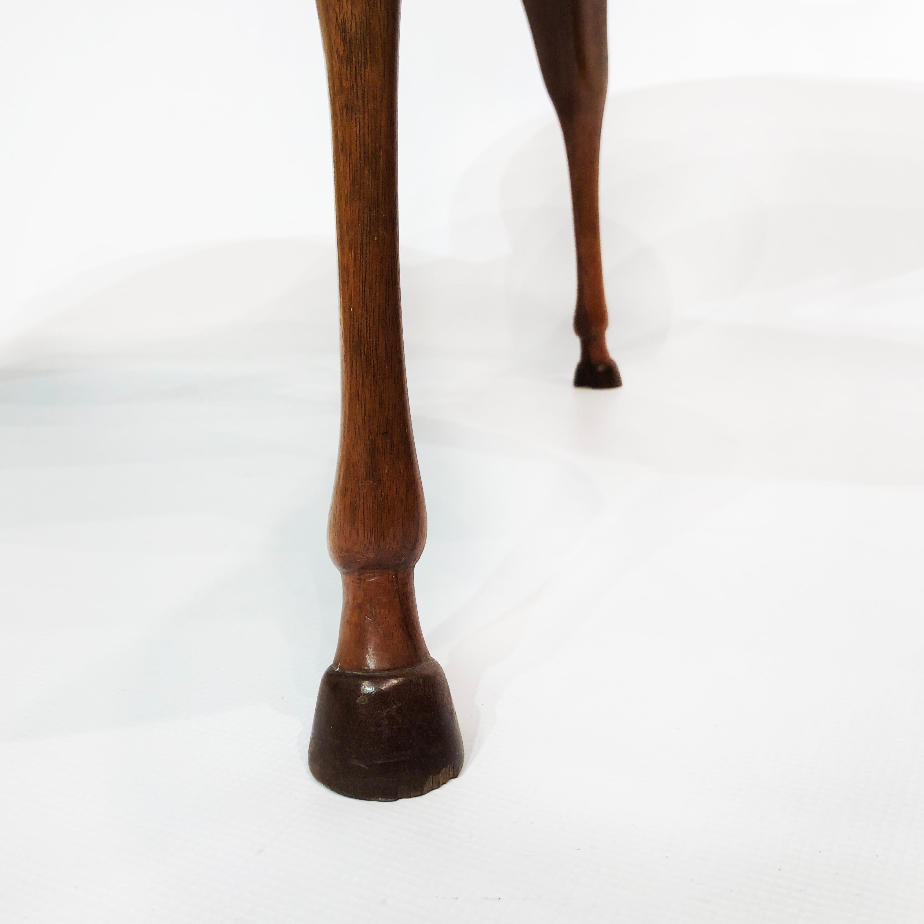 Table basse à trépied unique en forme de sabot de cheval, mi-siècle ancien, années 50, 60, vintage en vente 4