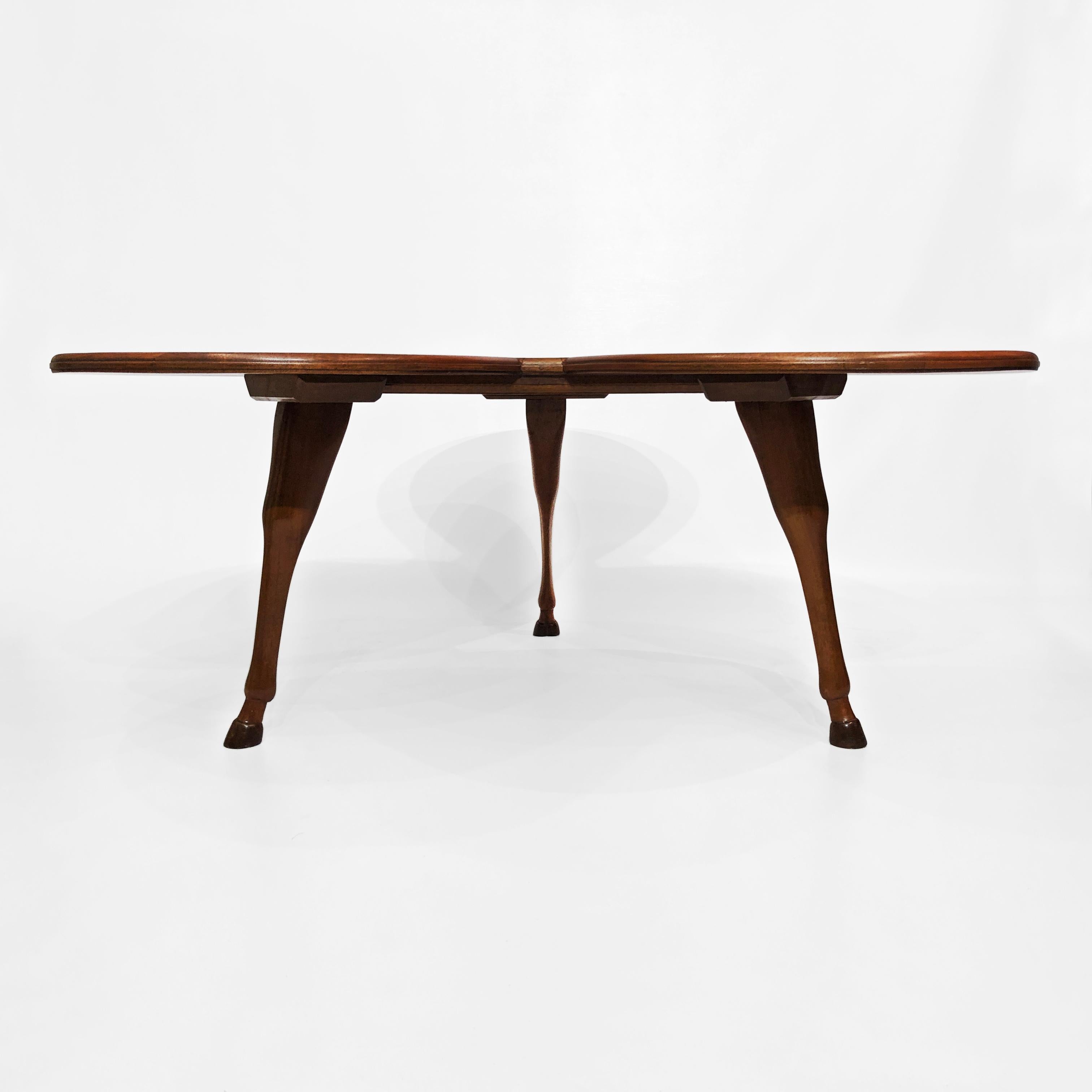 Mid-Century Modern Table basse à trépied unique en forme de sabot de cheval, mi-siècle ancien, années 50, 60, vintage en vente