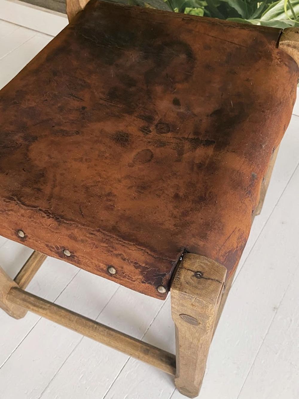 Unique Hungarian Artisanal Oak and Leather Chair For Sale 5