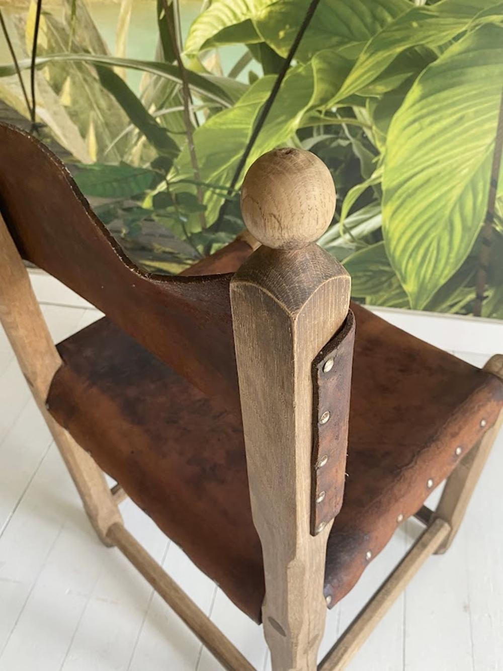 Unique Hungarian Artisanal Oak and Leather Chair For Sale 3