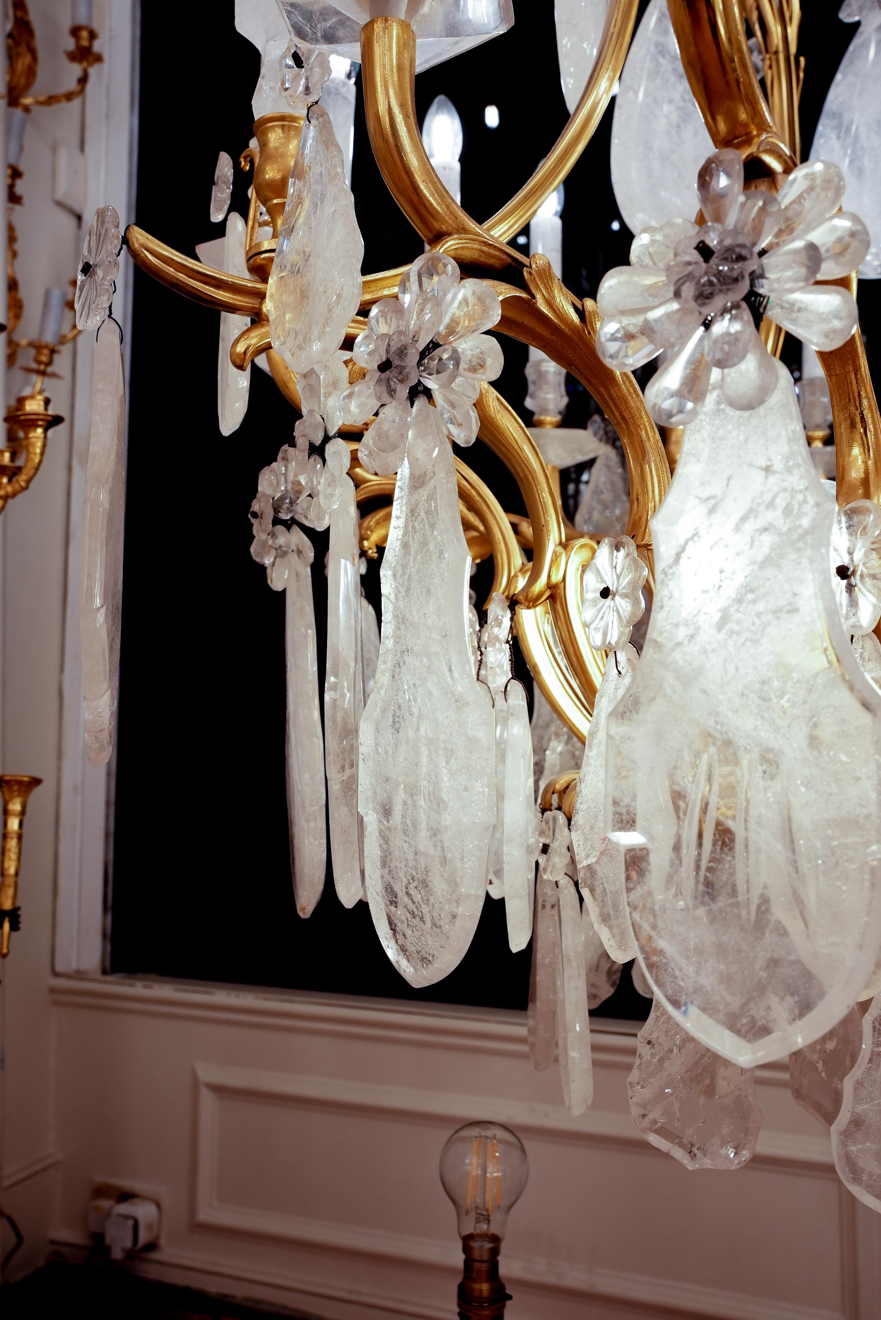 Lampadario in cristallo di rocca e bronzo dorato di Georges Hoentschel, unico nel suo genere. in vendita 3