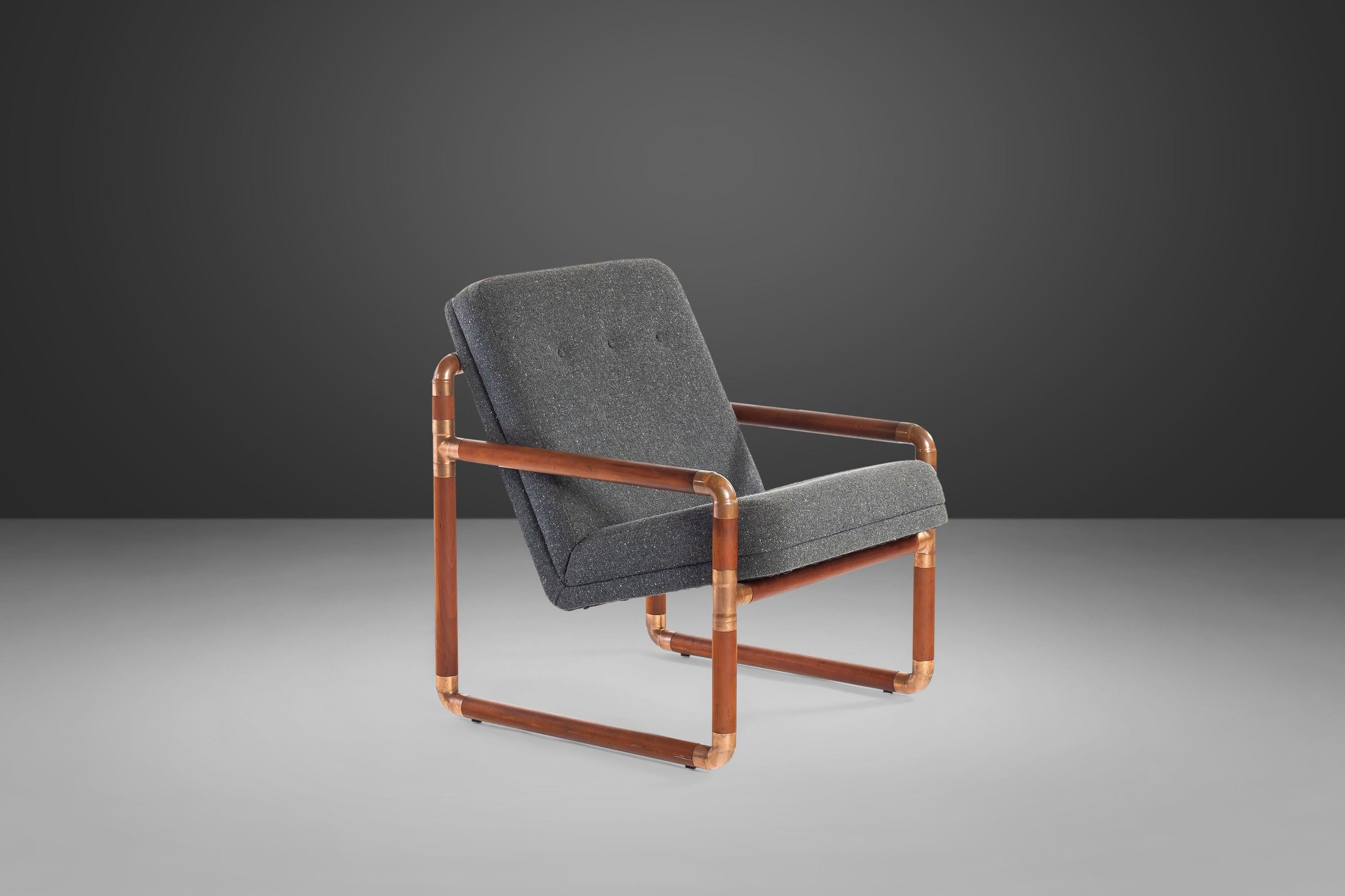 Loveseat industrial único de latón y nogal y silla a juego con tweed gris en Bueno estado para la venta en Deland, FL