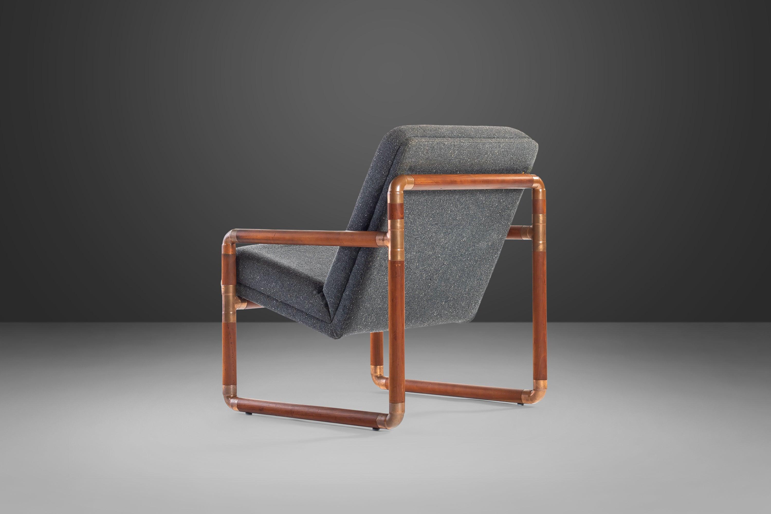 Loveseat industrial único de latón y nogal y silla a juego con tweed gris finales del siglo XX en venta