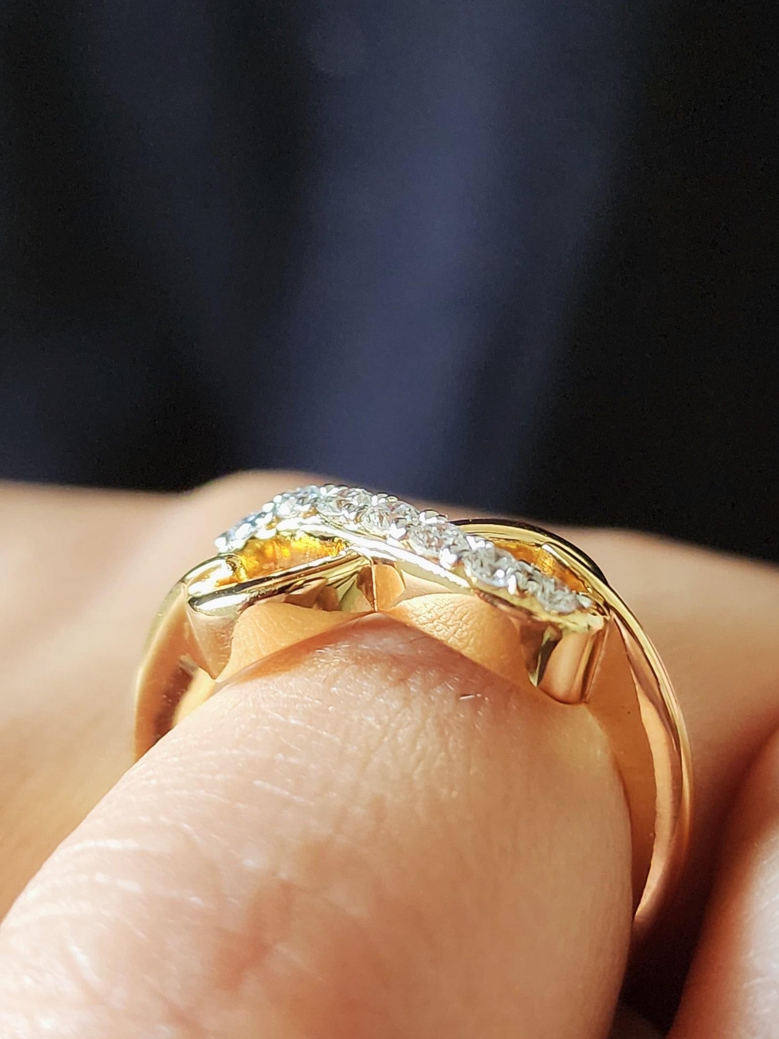 Anello di fidanzamento Infinity Moissanite 925 in argento Sterling, regalo di nozze unico. in vendita 6