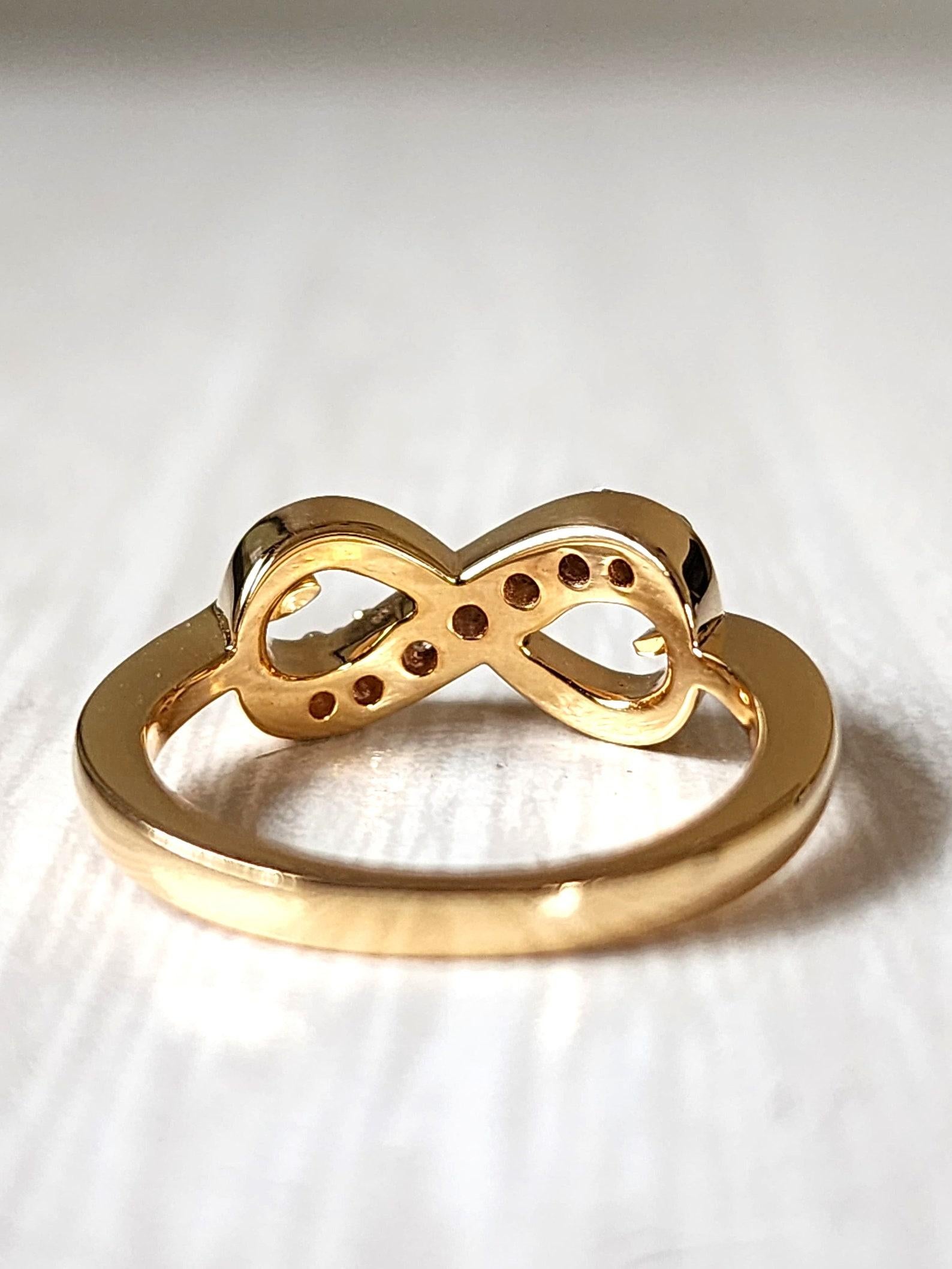 Art Déco Anello di fidanzamento Infinity Moissanite 925 in argento Sterling, regalo di nozze unico. in vendita