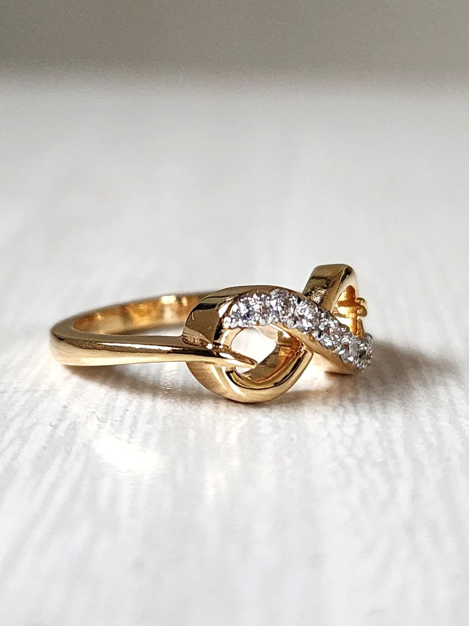 da uomo o donna Anello di fidanzamento Infinity Moissanite 925 in argento Sterling, regalo di nozze unico. in vendita
