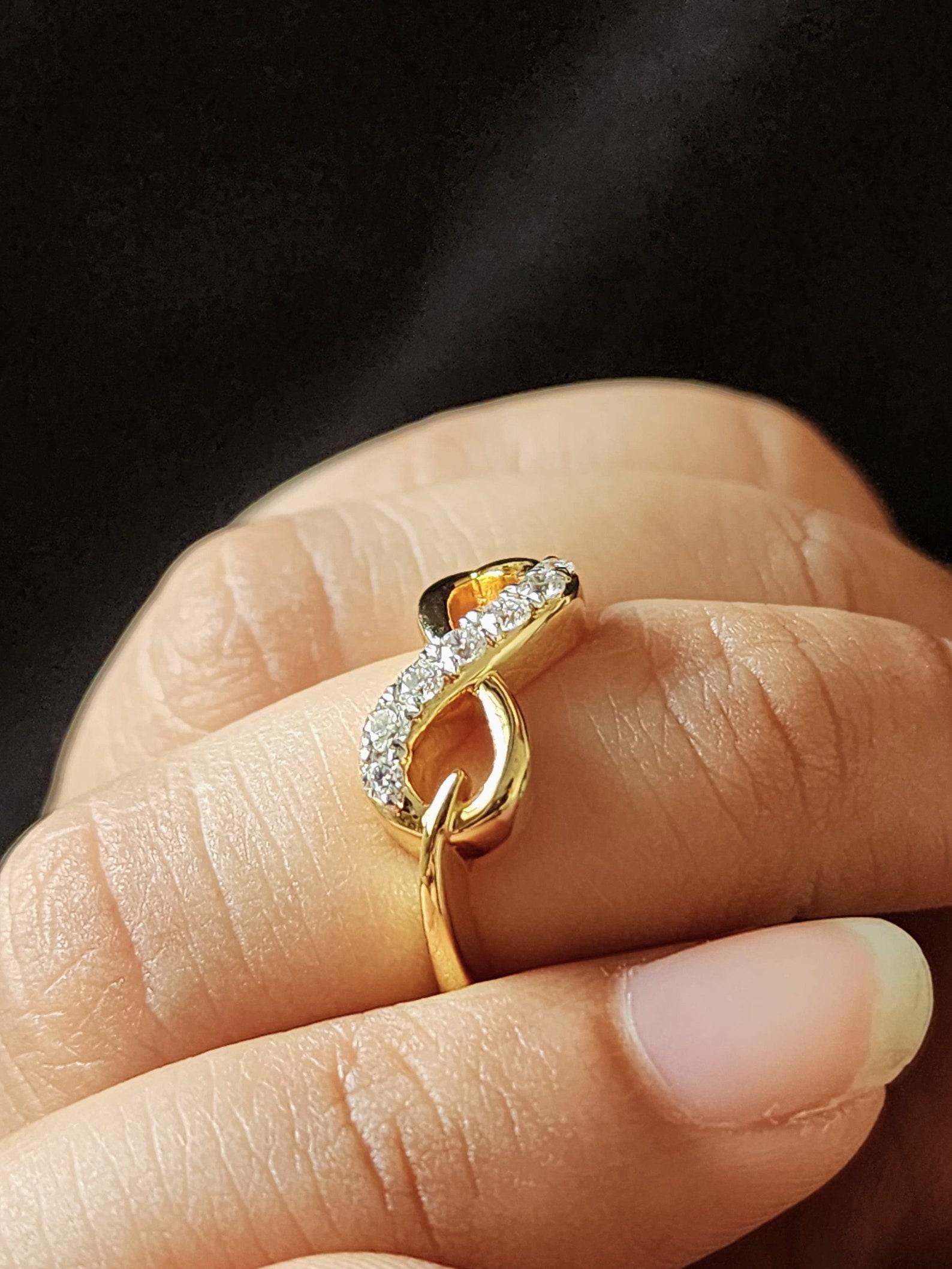 Anello di fidanzamento Infinity Moissanite 925 in argento Sterling, regalo di nozze unico. in vendita 4