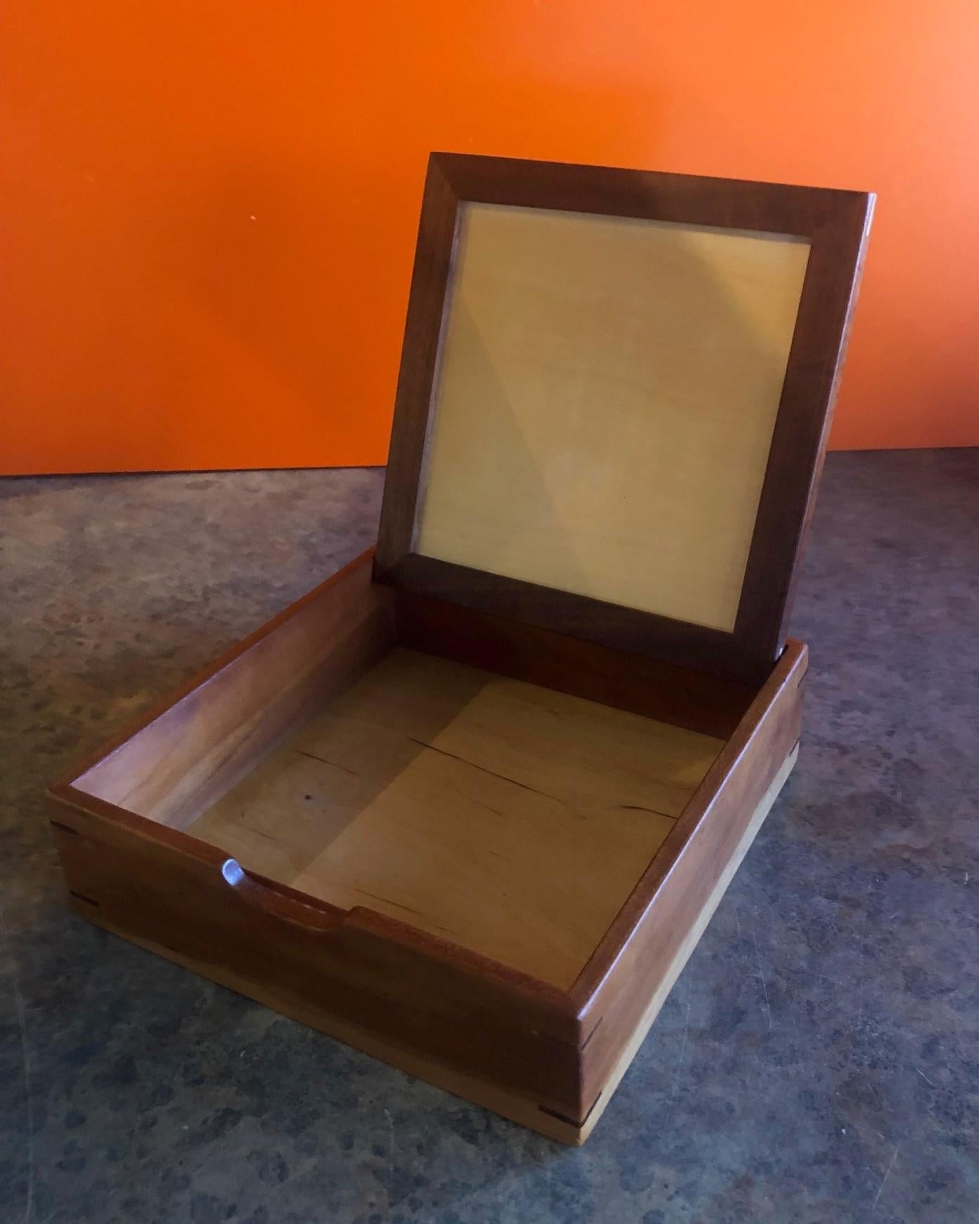Unique Inlaid Marquetry Mixed Wood Box In Good Condition For Sale In San Diego, CA