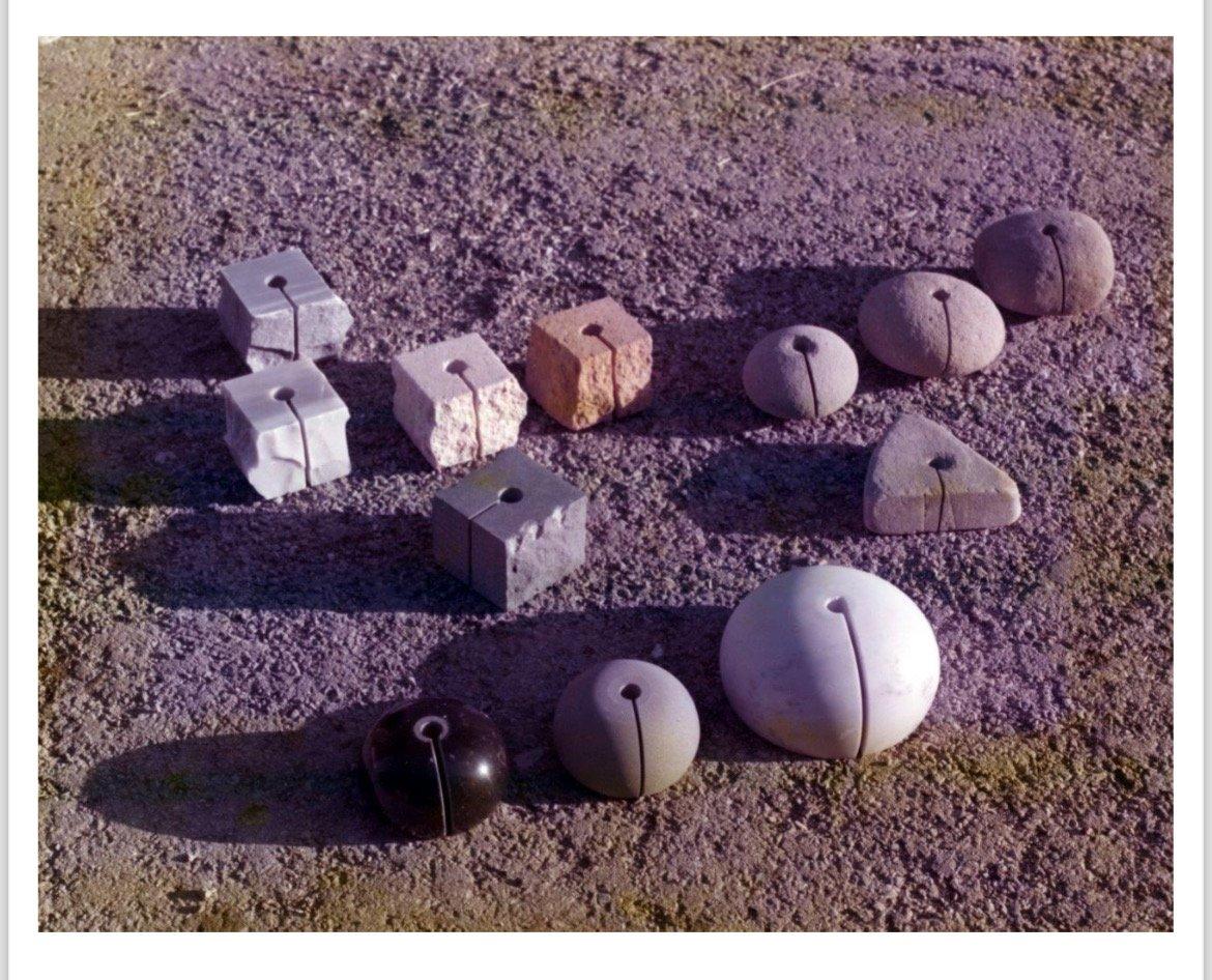 Sculpture lumineuse unique Isamu Noguchi Akari 32N avec base en pierre ligurienne en vente 2