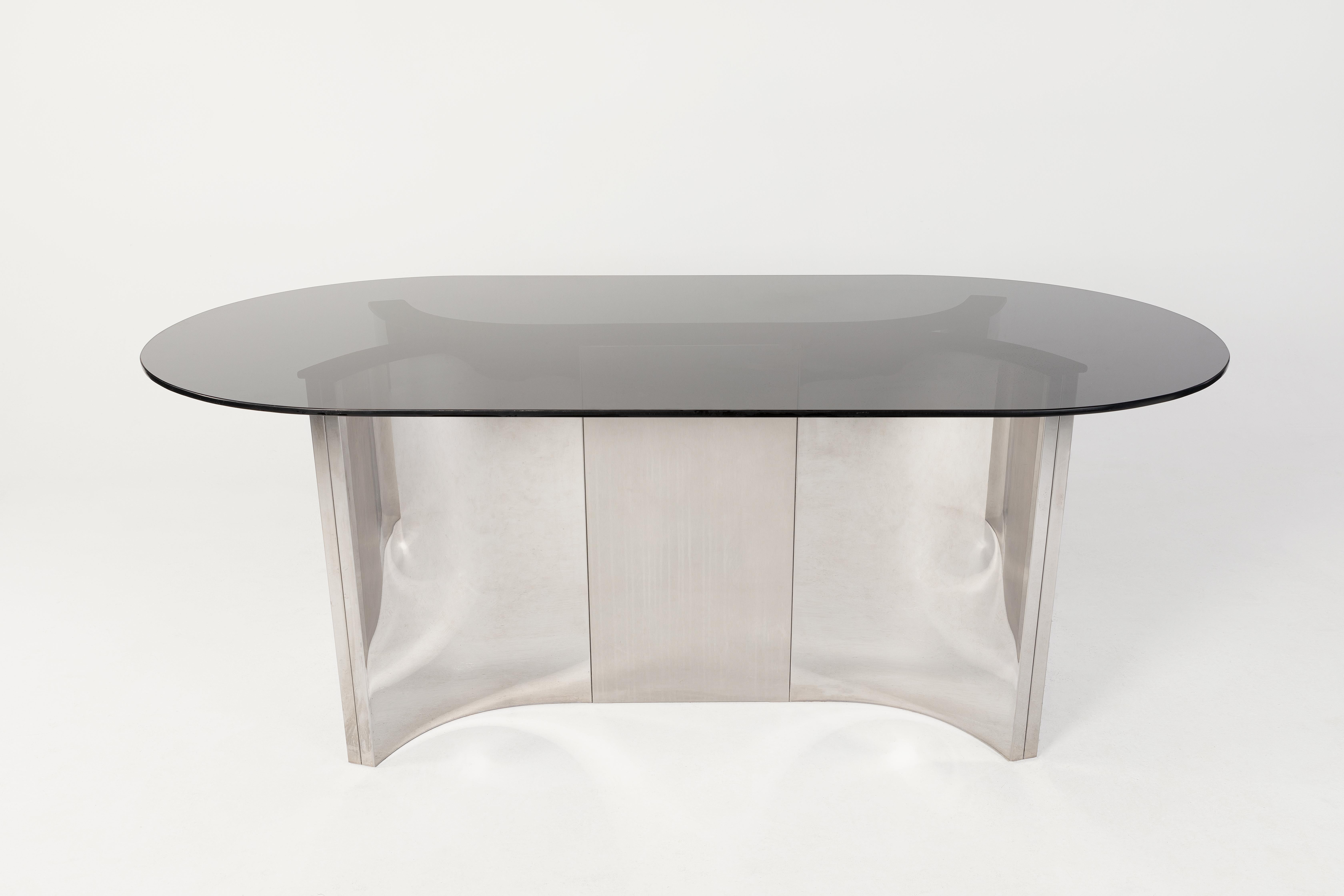 Table de salle à manger italienne unique des années 1970 en chrome et verre fumé Bon état - En vente à PARIS, FR