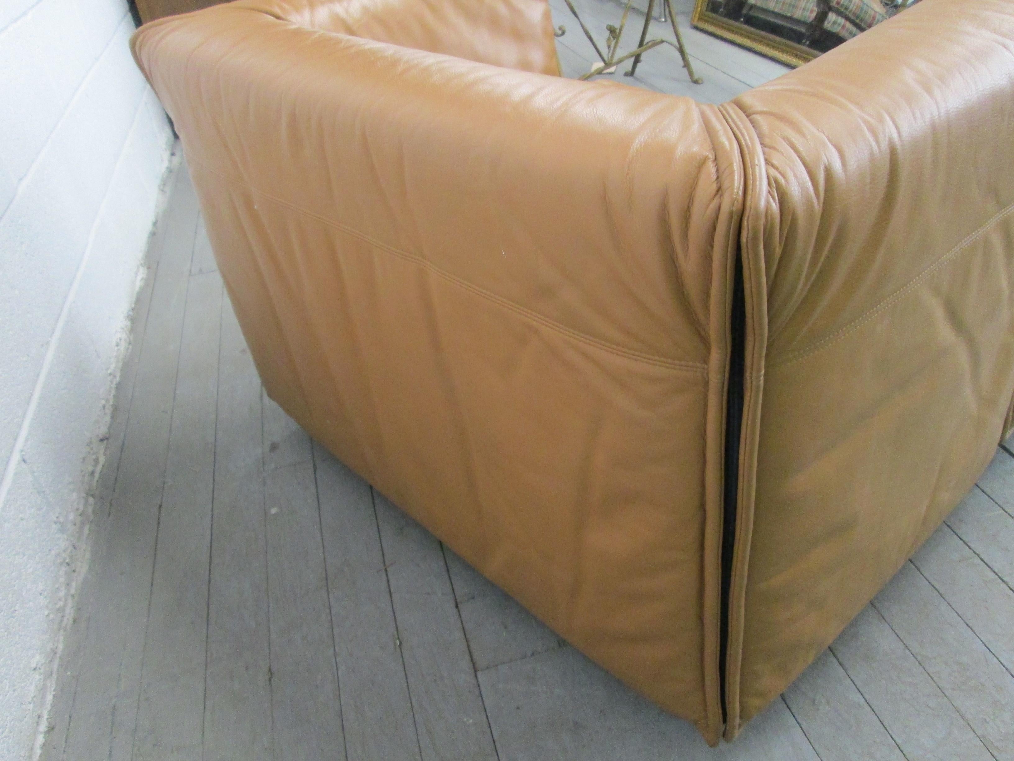 Mid-Century Modern Unique Italian Leather Lounge Chair DeSede Style For Sale