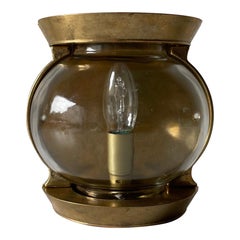 Aplique individual italiano único de bronce macizo y cristal redondo, años 60, Italia