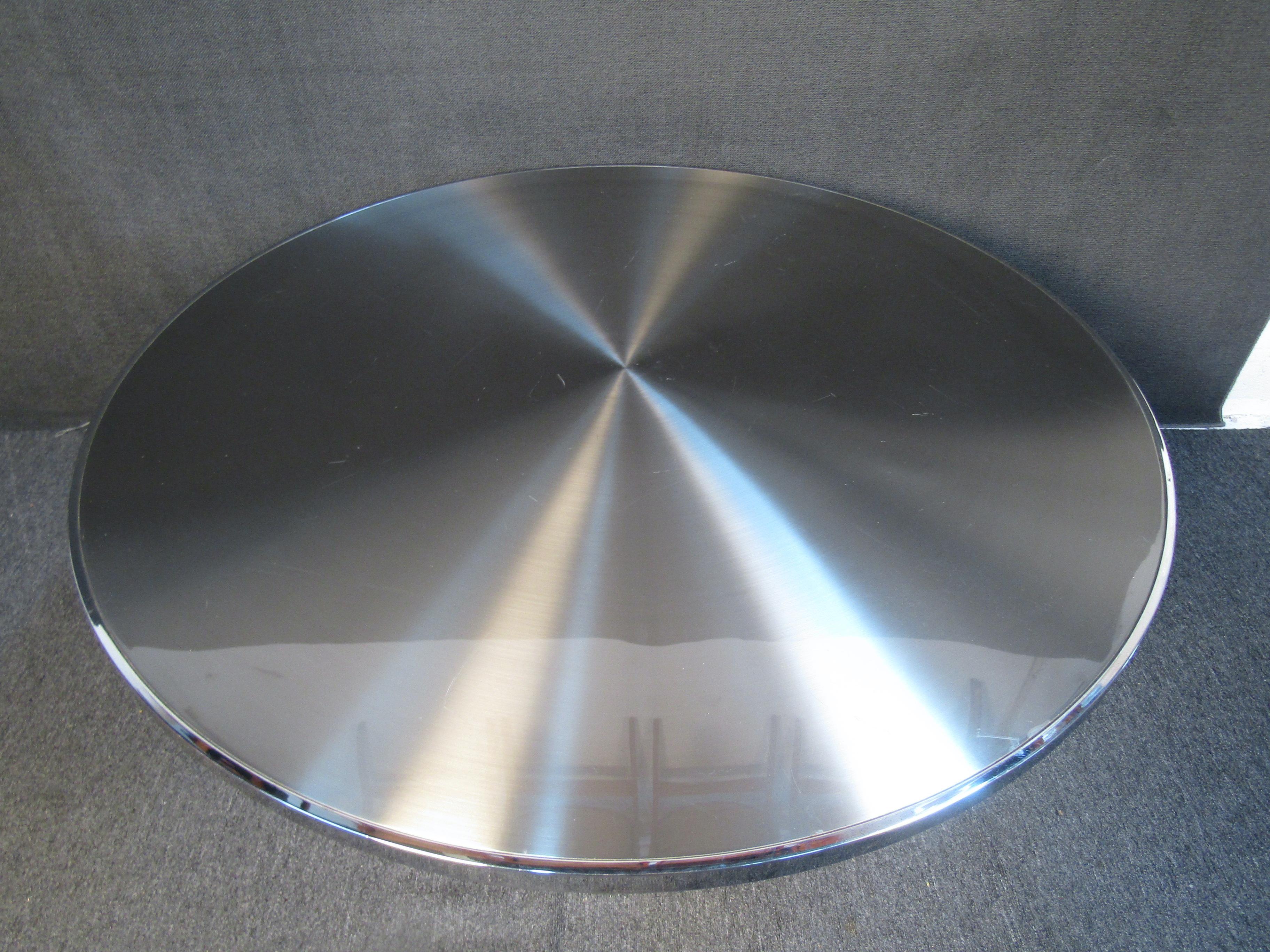 Table centrale italienne unique en métal et chrome en vente 4