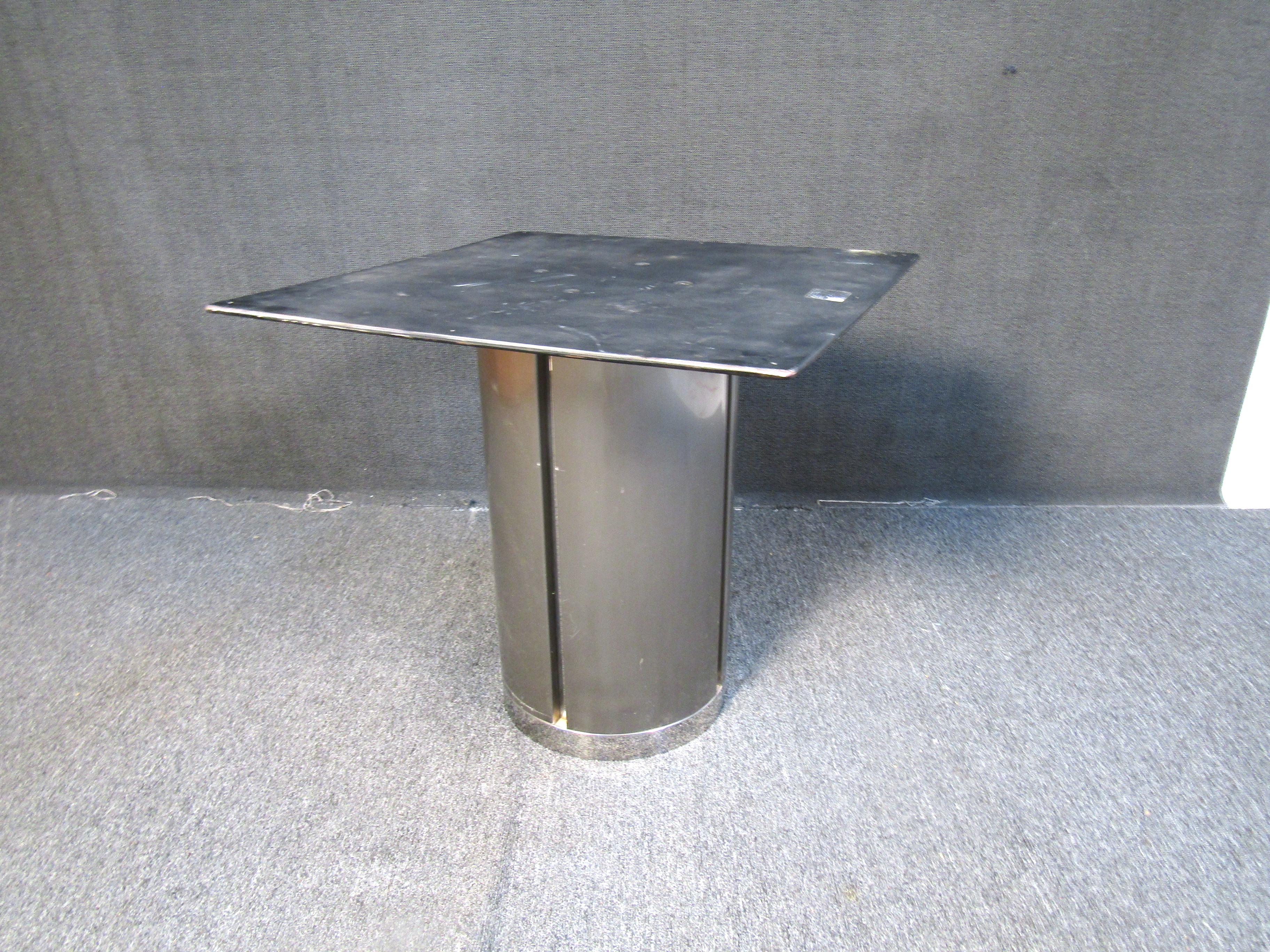 Table centrale italienne unique en métal et chrome en vente 7