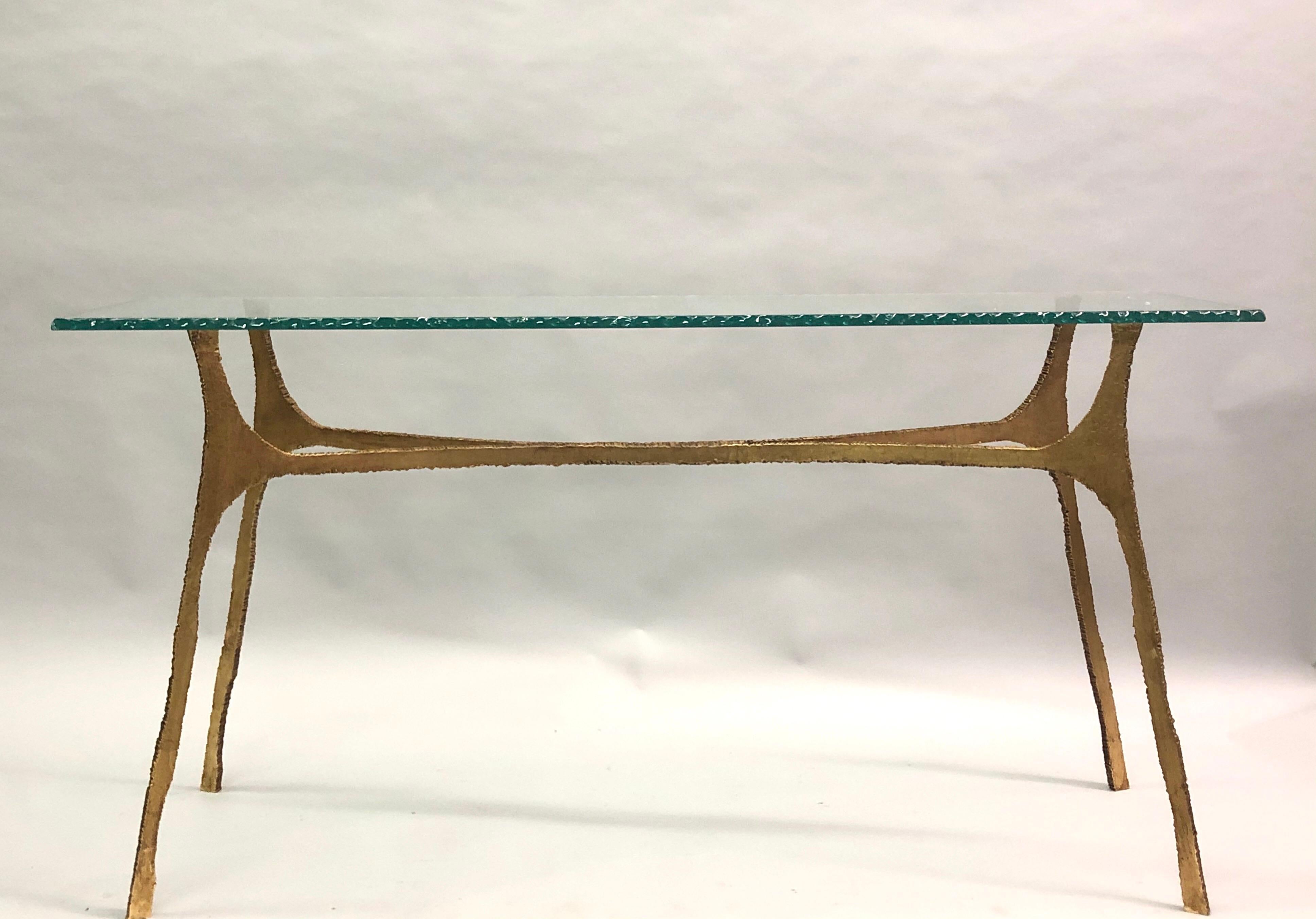 Verre Console / table de canapé italienne unique en fer doré du milieu du siècle dernier par Giovanni Banci en vente