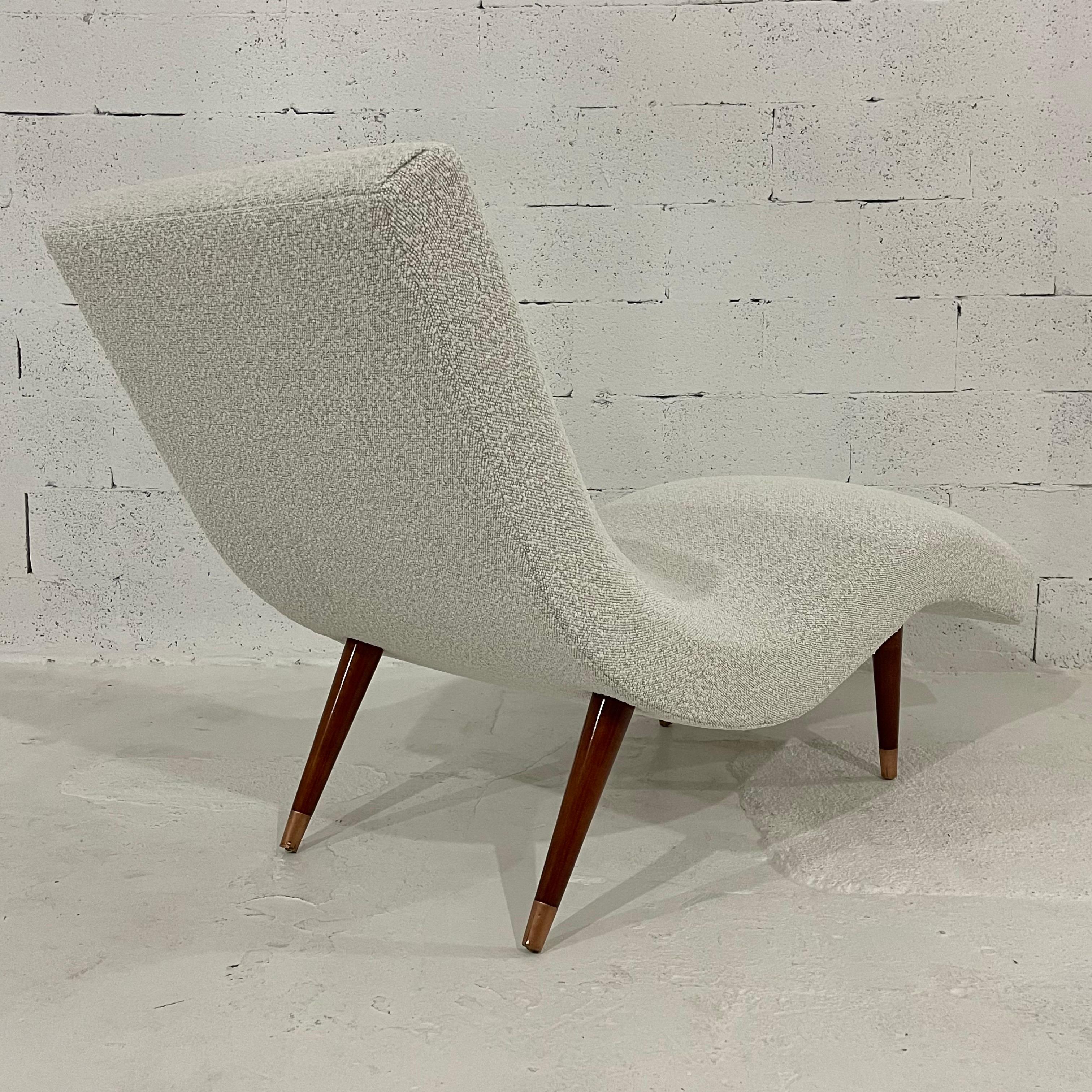Polished Unique Italian Mid-Century Modern Boucle and Walnut Wave Chaise, Italy, 1960s