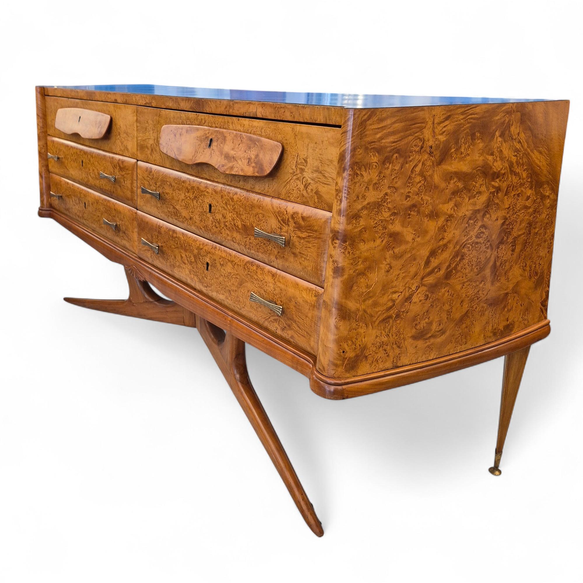 Mid-Century moderno Credenza in radica di olmo di Vittorio Dassi, unica nel suo genere, moderna e di metà secolo. in vendita