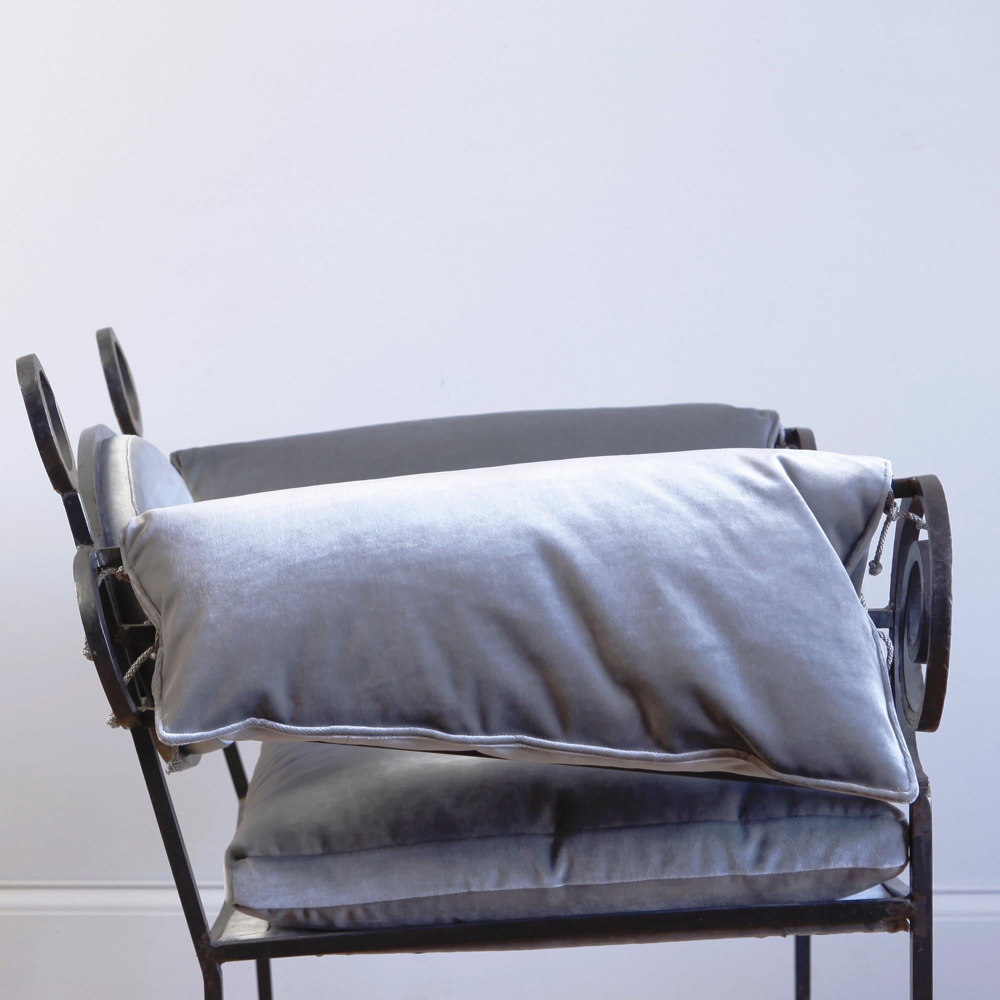 Sillón de hierro postmoderno italiano único Dorado en venta