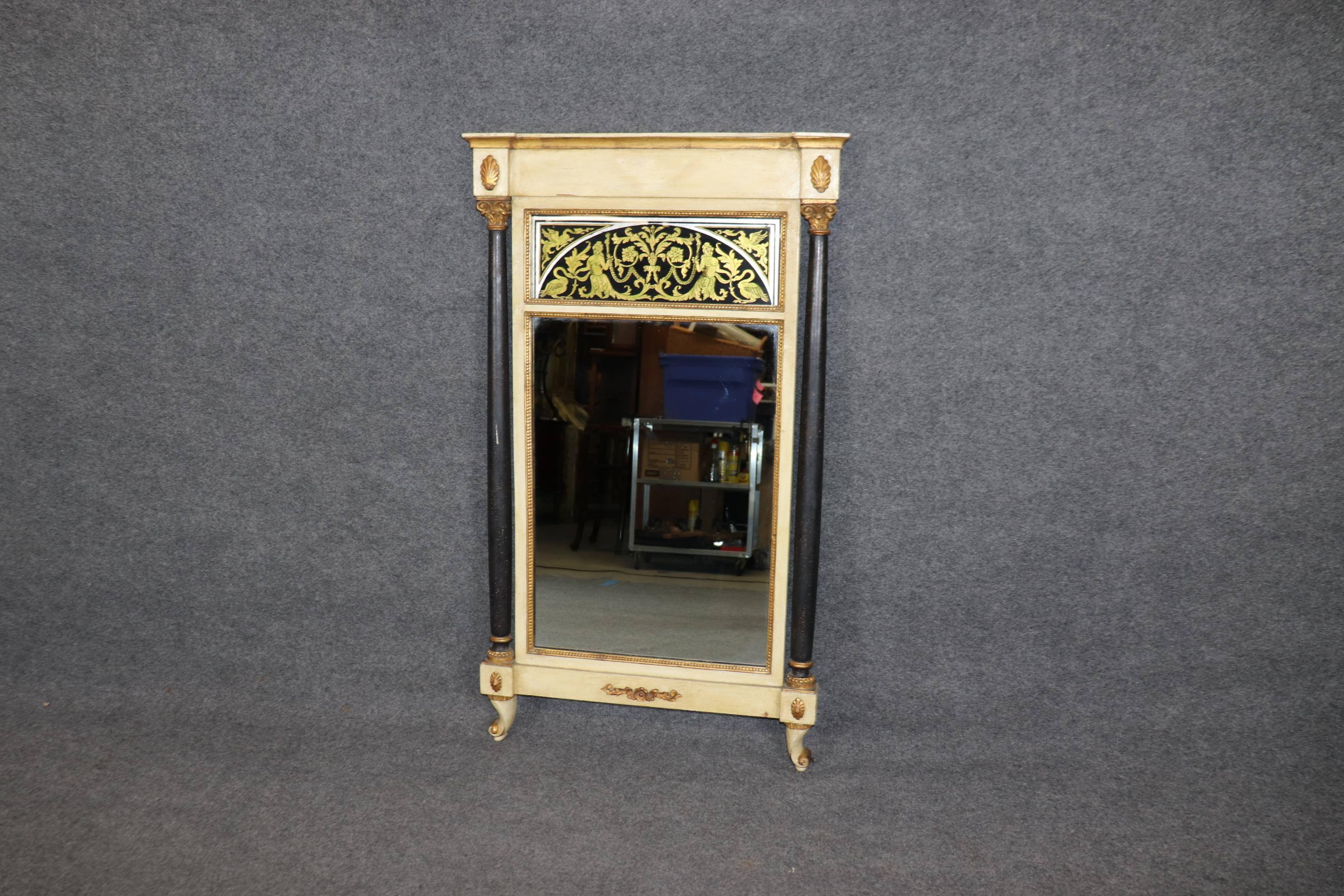 Néo-classique Miroir vénitien italien unique peint en crème et doré avec panneau figuratif églomisé en vente