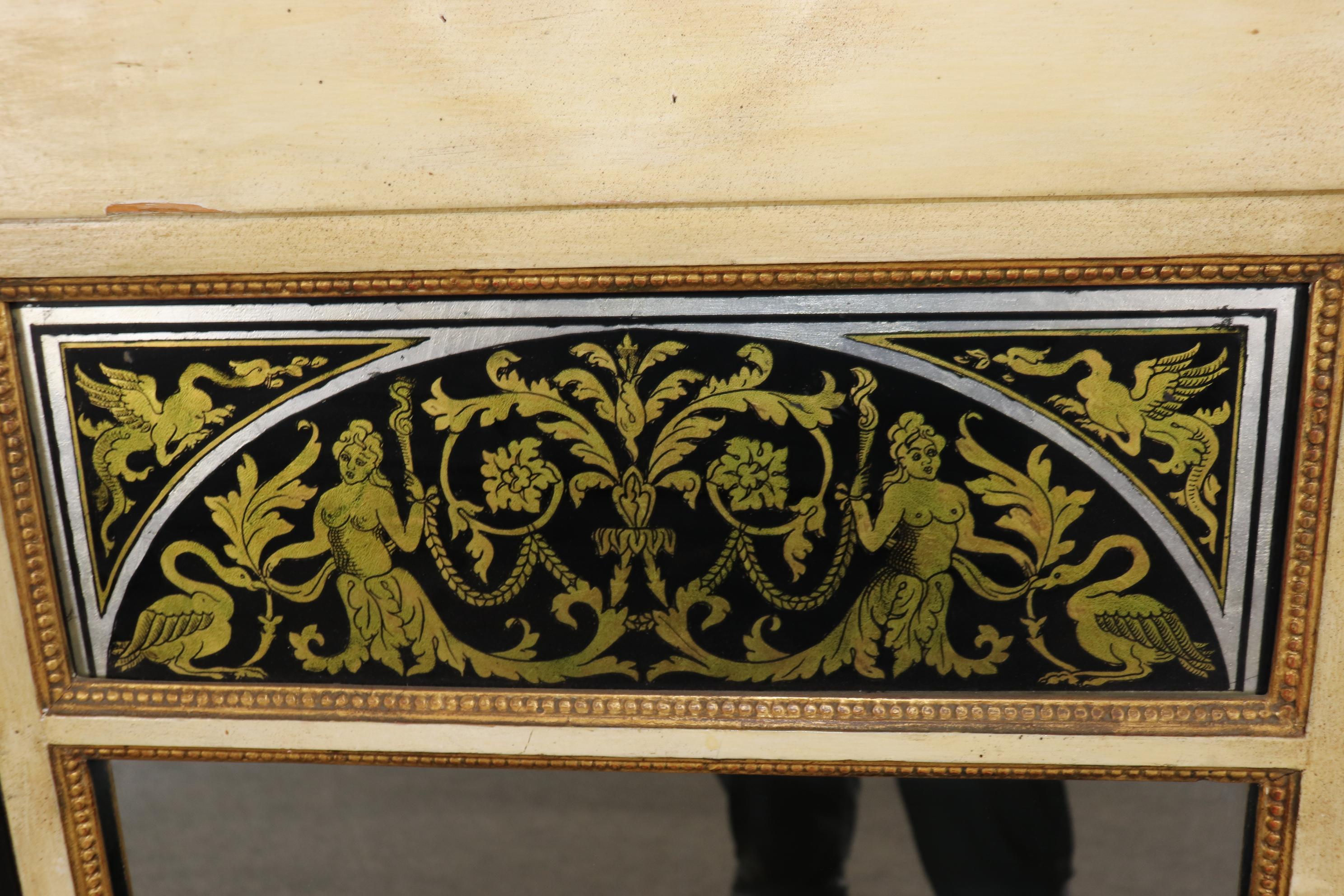 Miroir vénitien italien unique peint en crème et doré avec panneau figuratif églomisé en vente 3