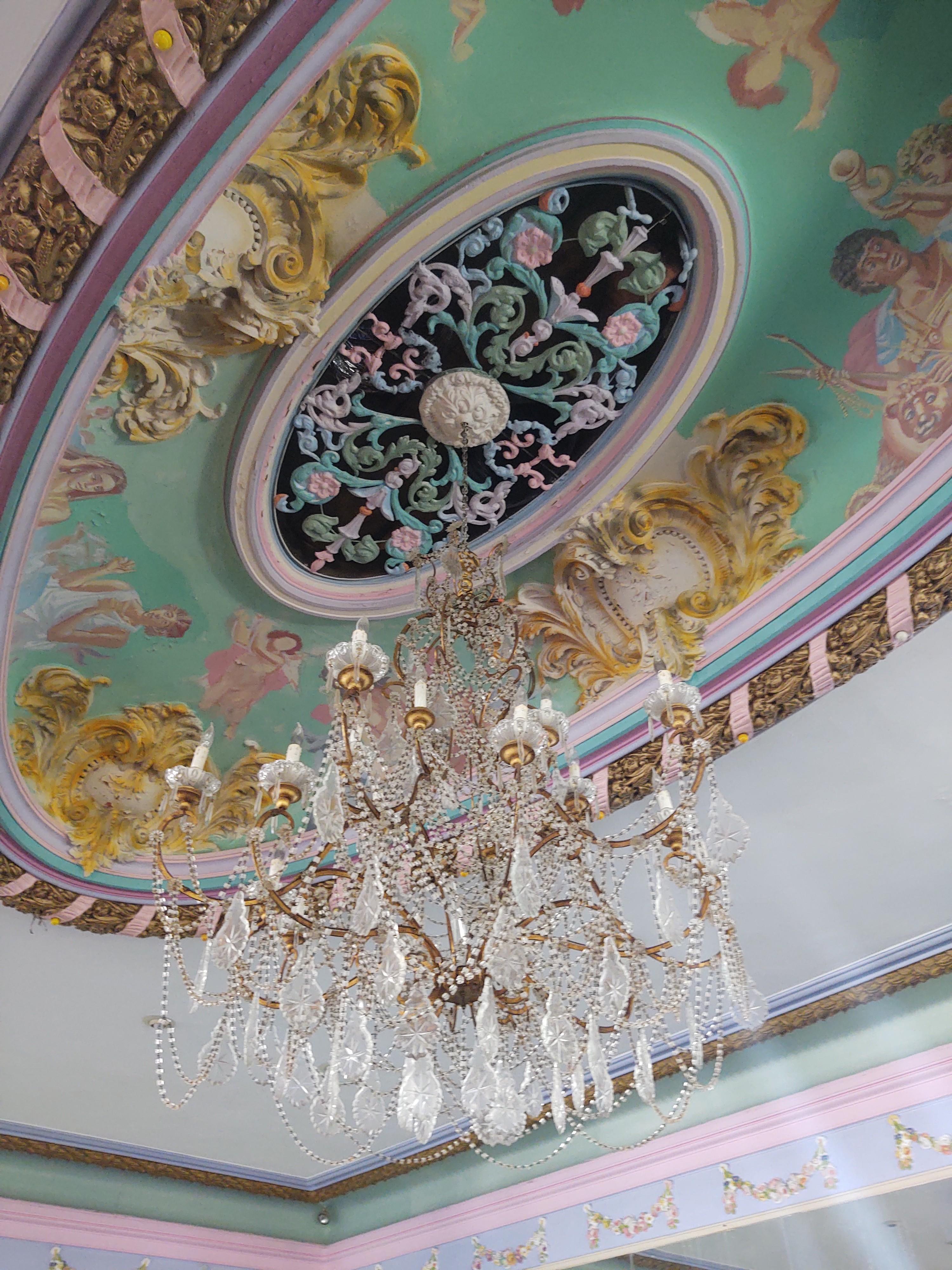 Unique Italian Wood Gilded Iron Beaded Crystal Chandelier w/ 18 Lights For Sale 14