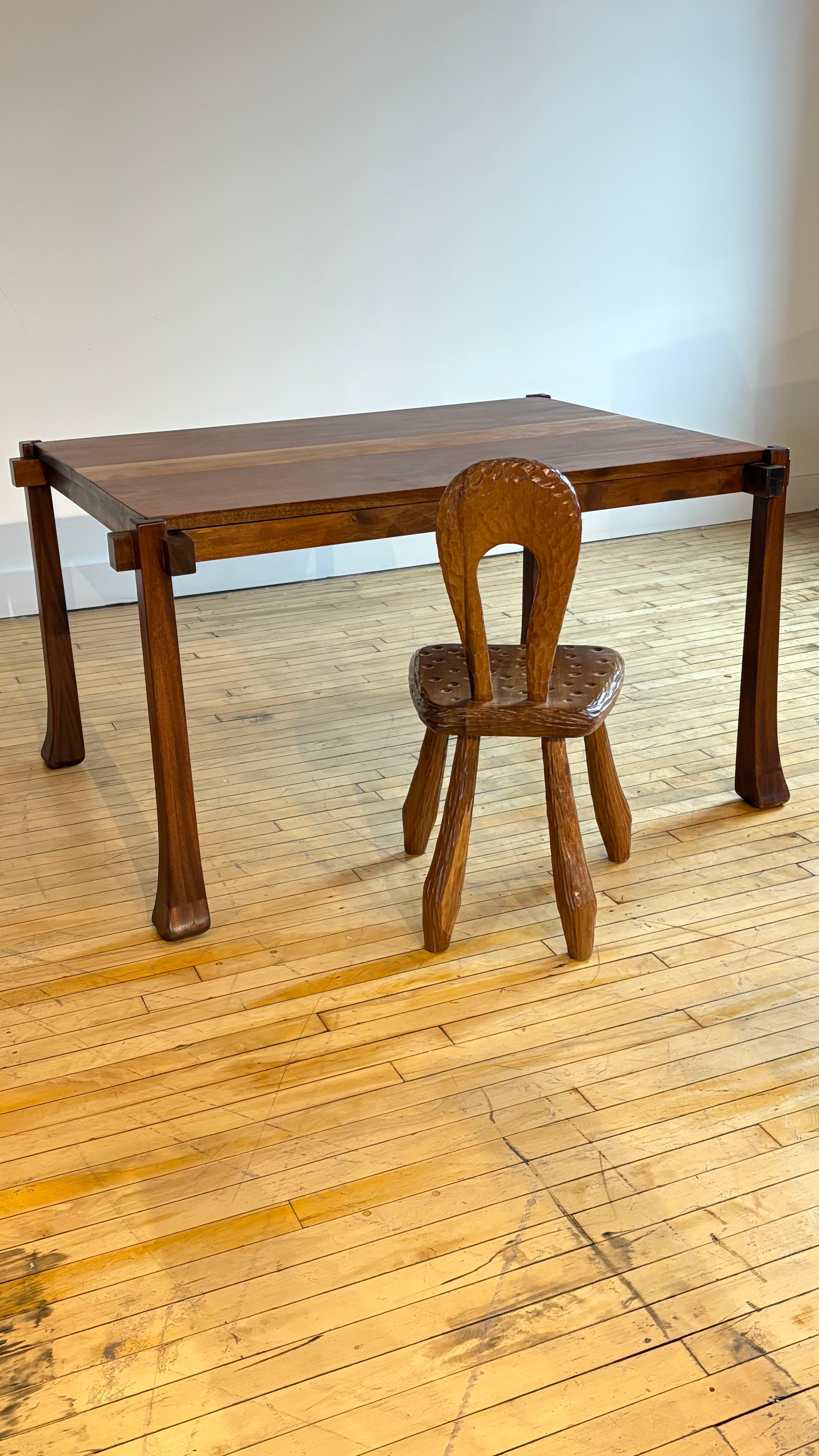 On sait peu de choses sur cette belle table.

On m'a dit qu'il avait été fabriqué par un artisan de Caroline du Nord il y a une trentaine d'années. Clairement inspirée par l'artisanat japonais. 

Peut être utilisé comme petite table de salle à