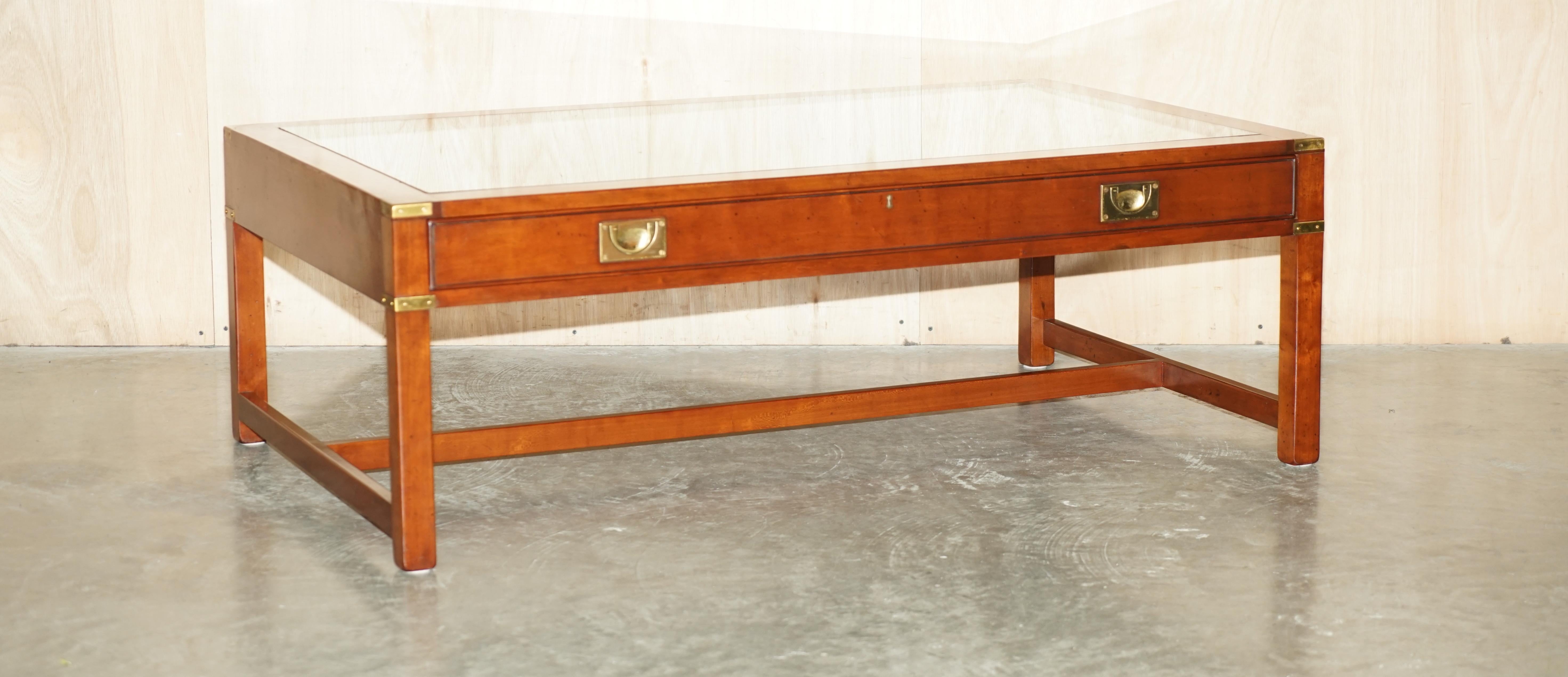We are delighted to offer for sale this lovely unique Kennedy showcase display military campaign coffee table.

This table is very much on trend and will never be far from it, the lines are elegant and timeless and it looks sophisticated and
