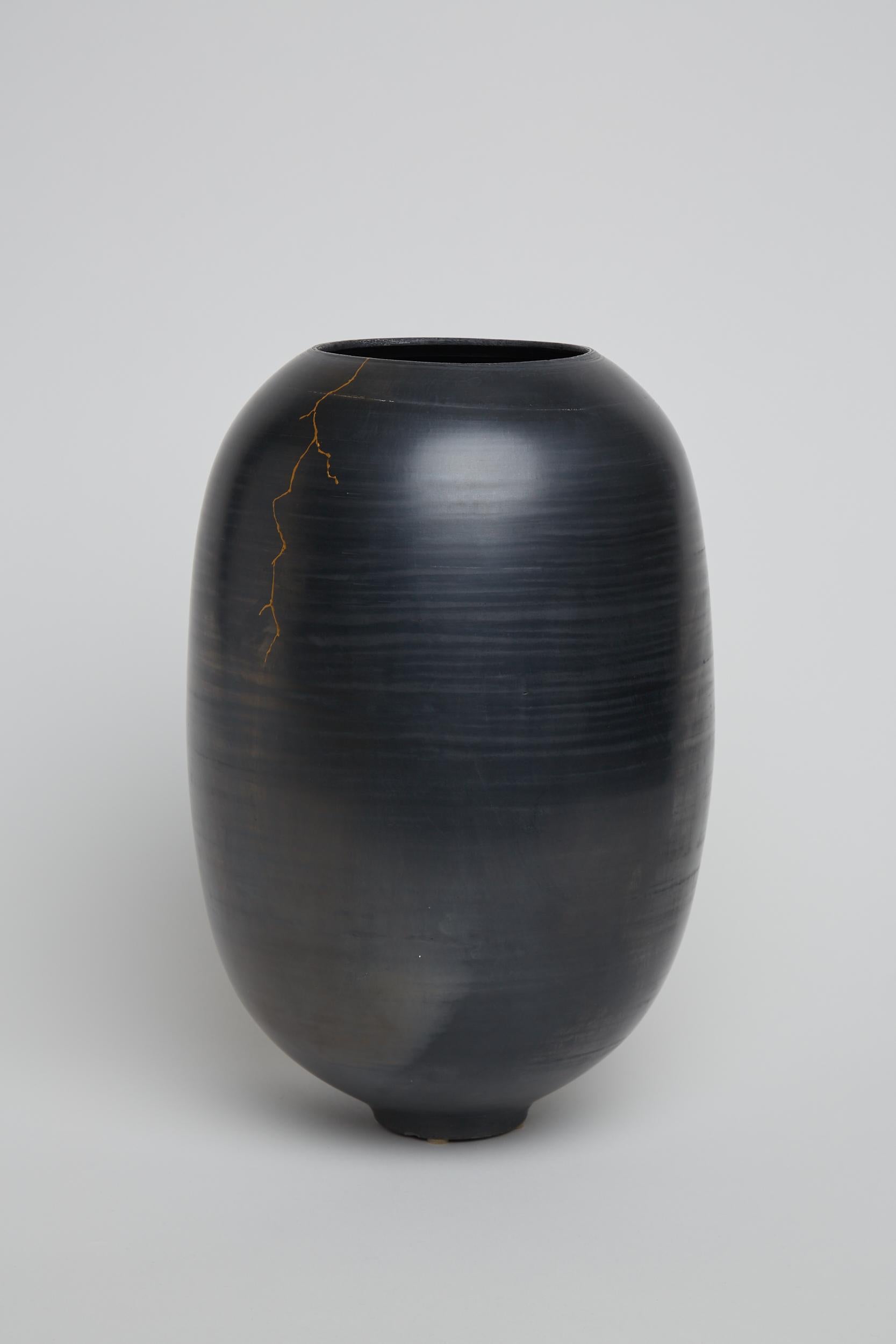 kintsugi pottery vase