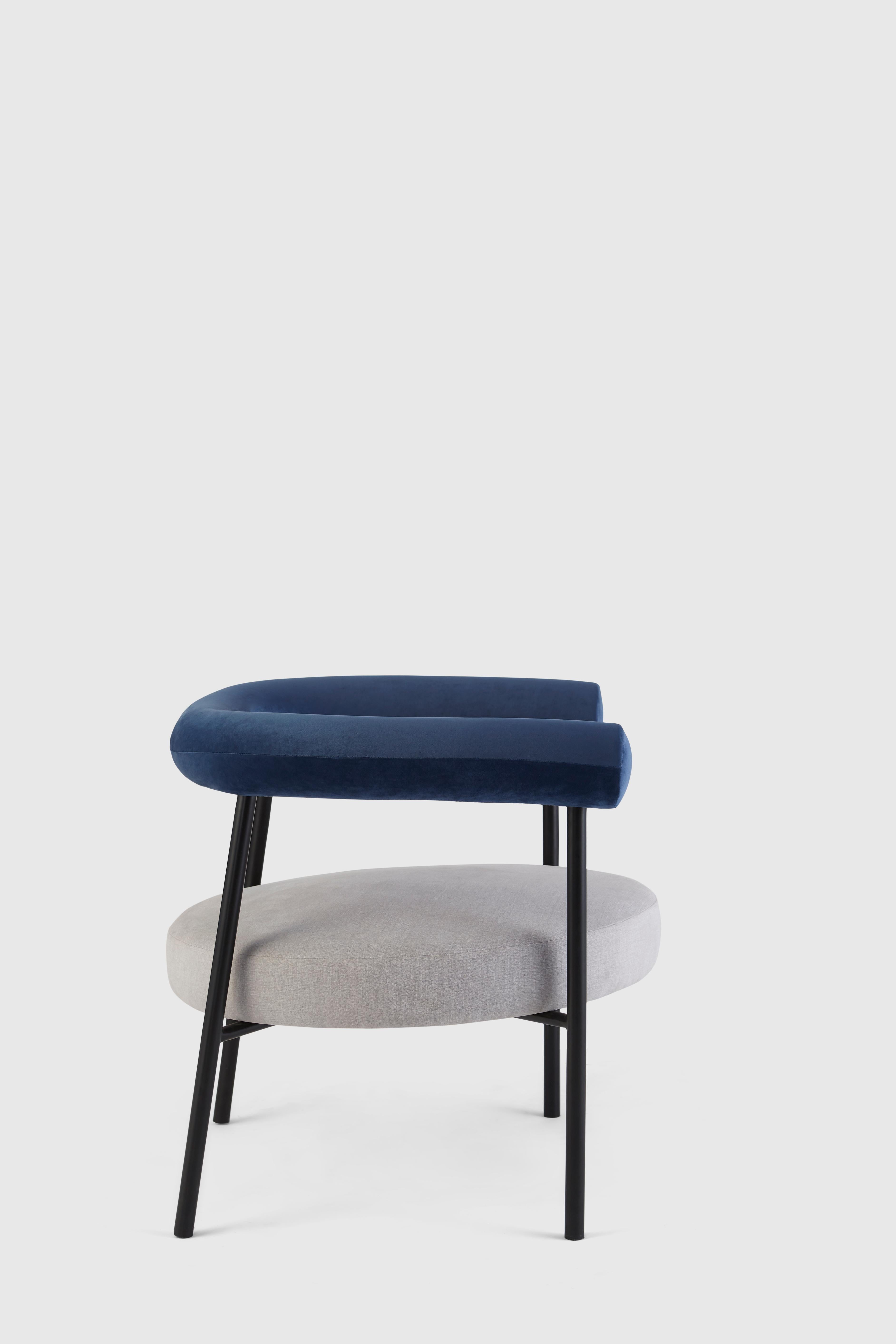 Modern Unique Krest Lounge Chair Black by Hatsu For Sale