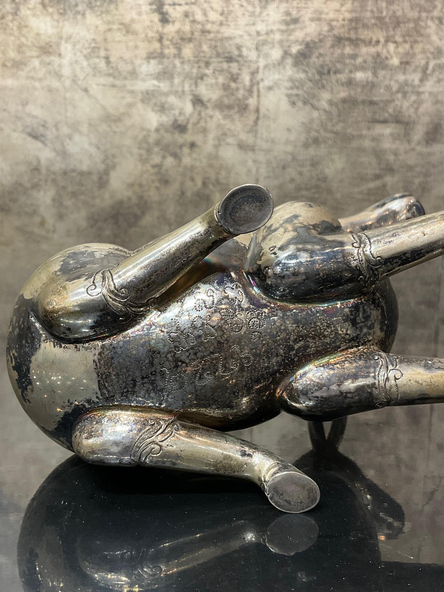 Contenitore unico in argento repoussé in stile Lanna (197 g) a forma di cervo in vendita 3