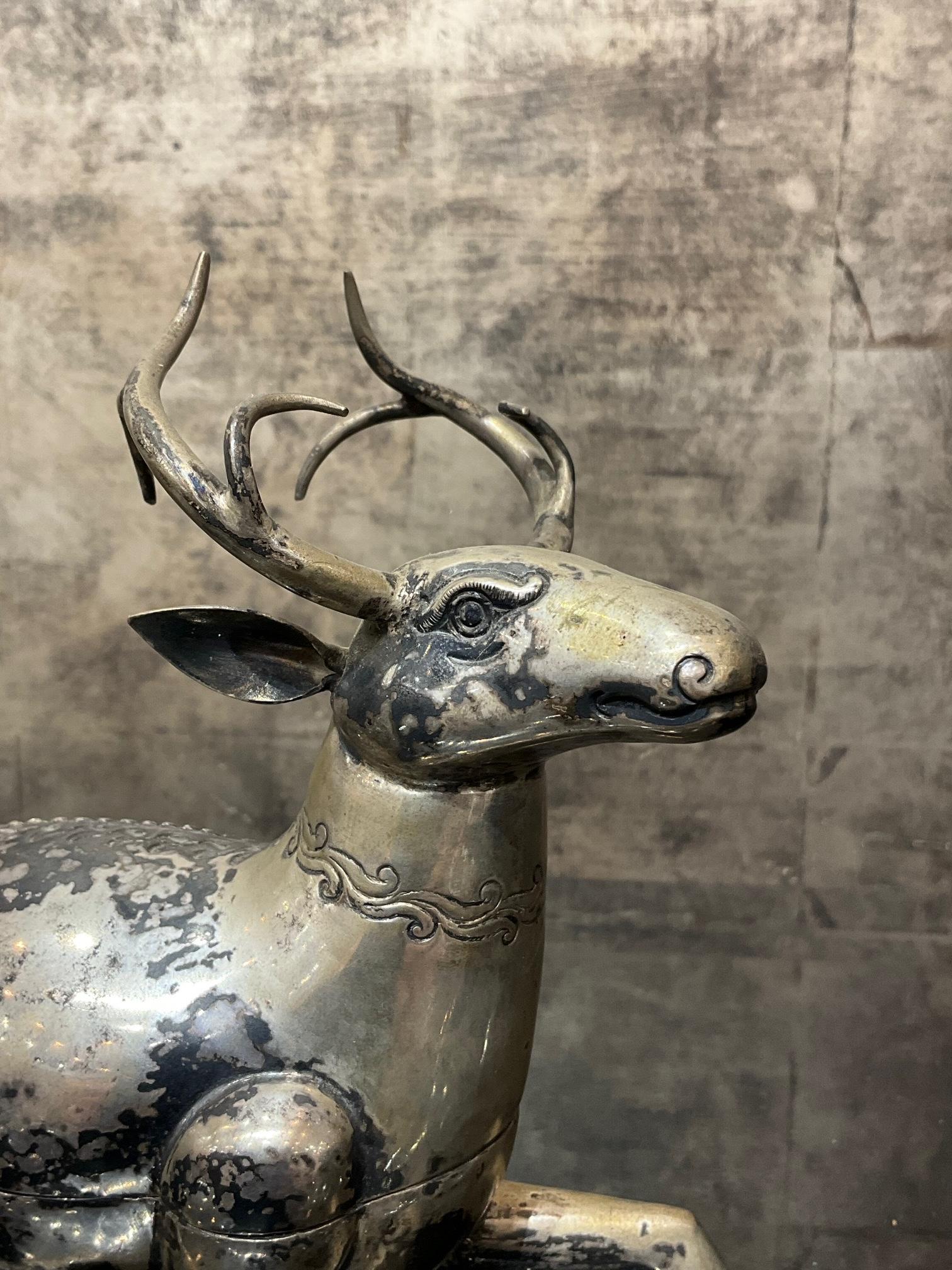 Contenitore unico in argento repoussé in stile Lanna (197 g) a forma di cervo in vendita 4