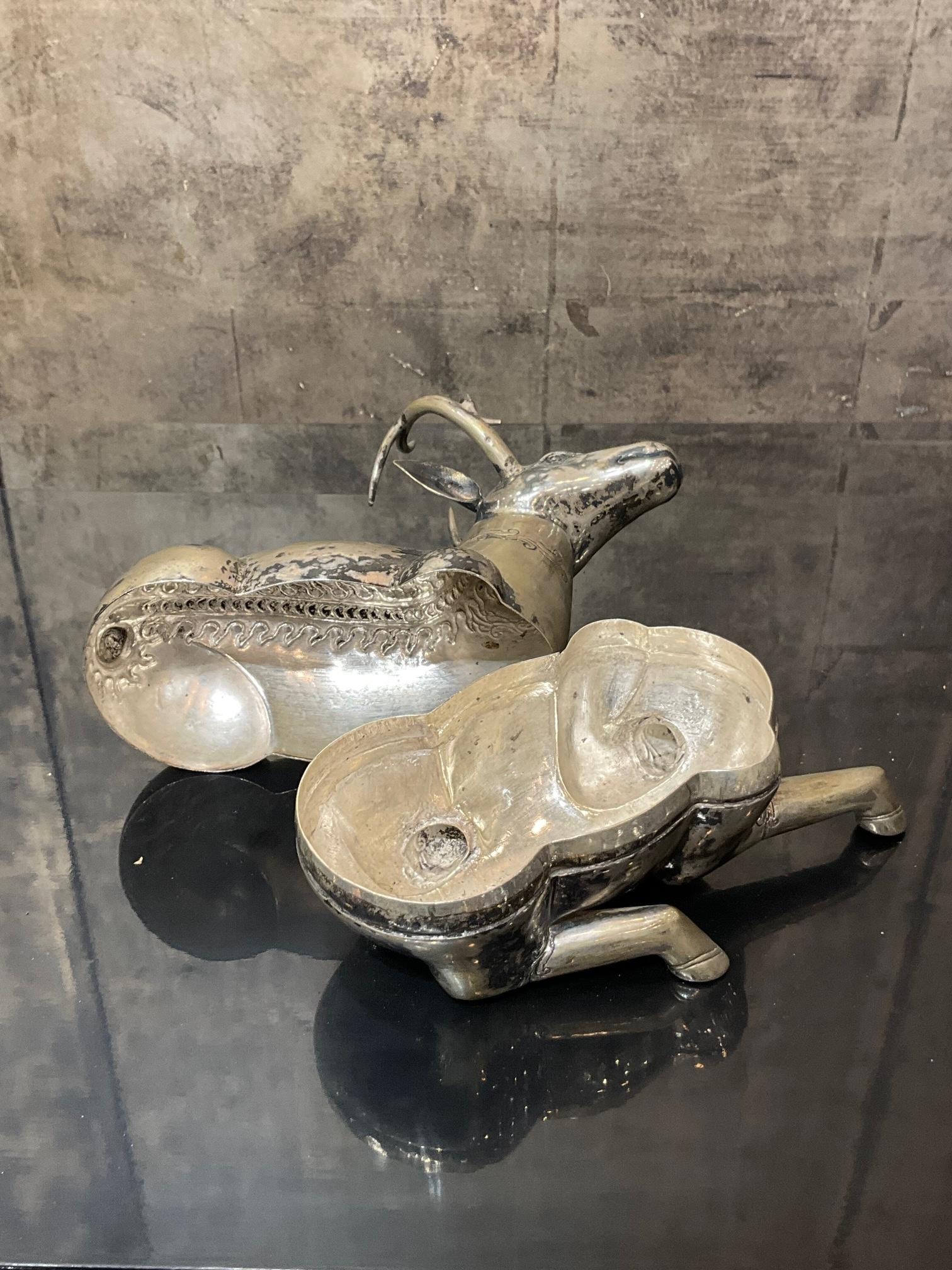 Contenitore unico in argento repoussé in stile Lanna (197 g) a forma di cervo in vendita 5
