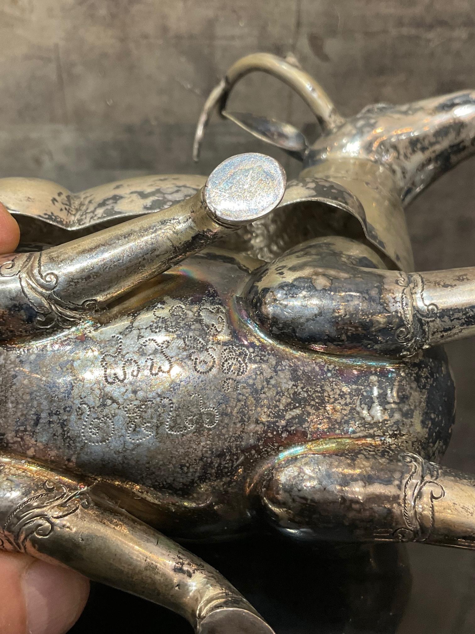 Contenitore unico in argento repoussé in stile Lanna (197 g) a forma di cervo in vendita 7