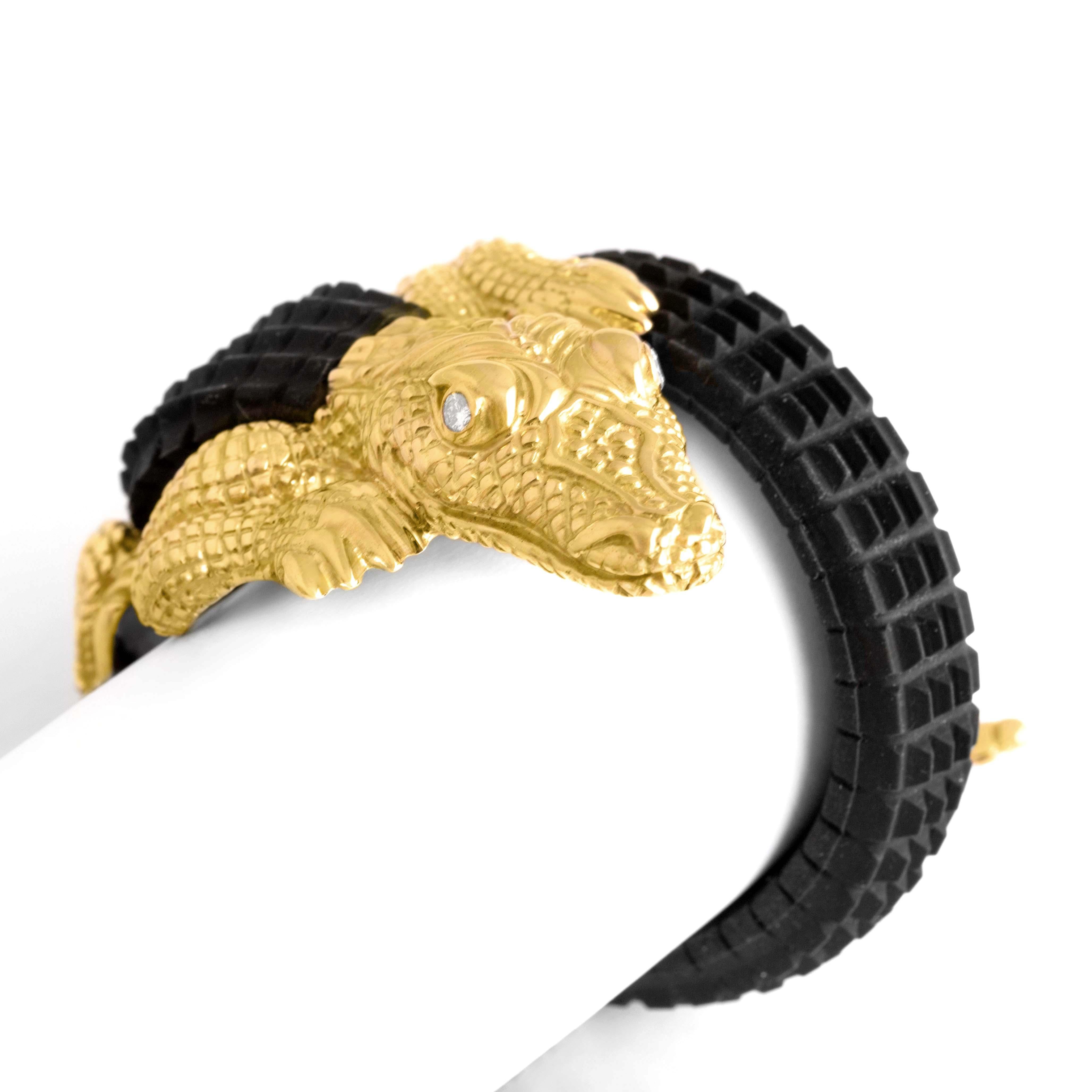 Bracelet unique en or 18 carats avec grand alligator et diamants Excellent état - En vente à Geneva, CH