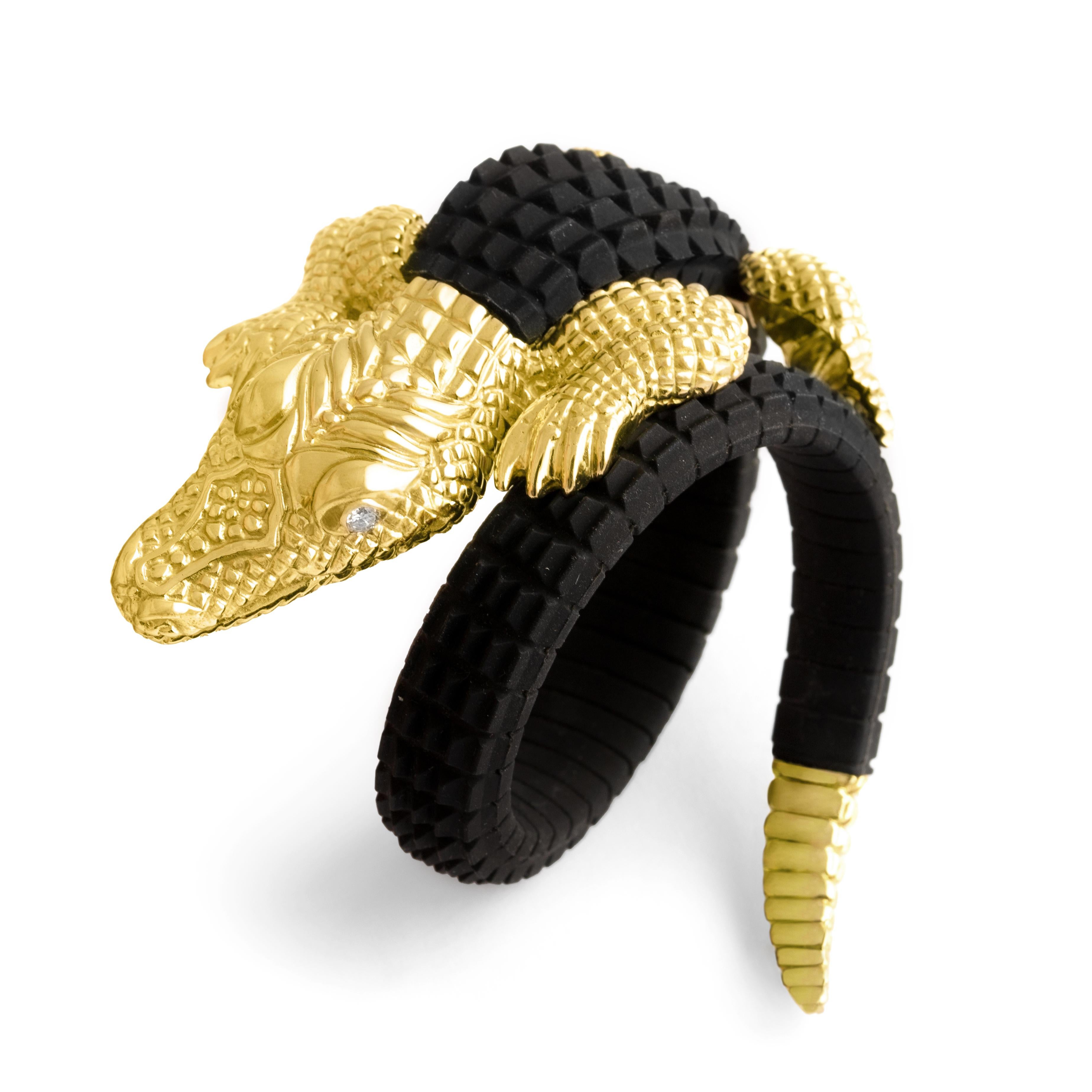 Unique Large Alligator Diamond Gold 18K Bracelet For Sale 3