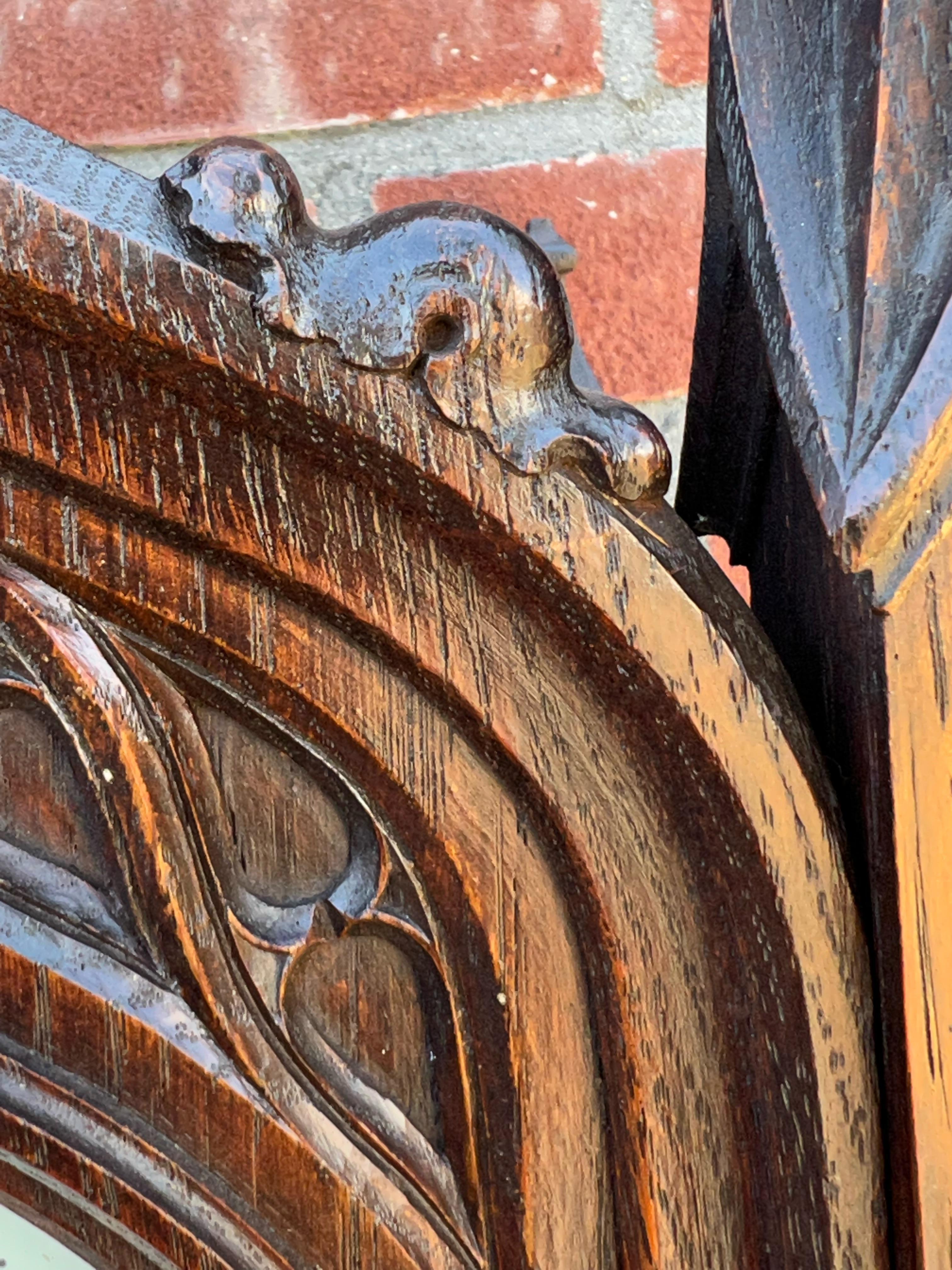 Reloj de pared grande y tallado a mano de estilo renacimiento gótico con sonido de carillón, ca. 1900 en venta 8