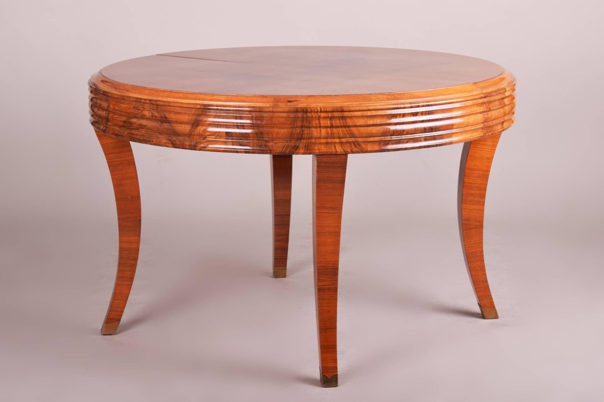 Art Deco extendable dining table
Material: Walnut
Completely restored.
Surface polished by piano lacquers to the high gloss. 
Dimensions after extending 187cm.

We guarantee safe a the cheapest air transport from Europe to the whole world within 7