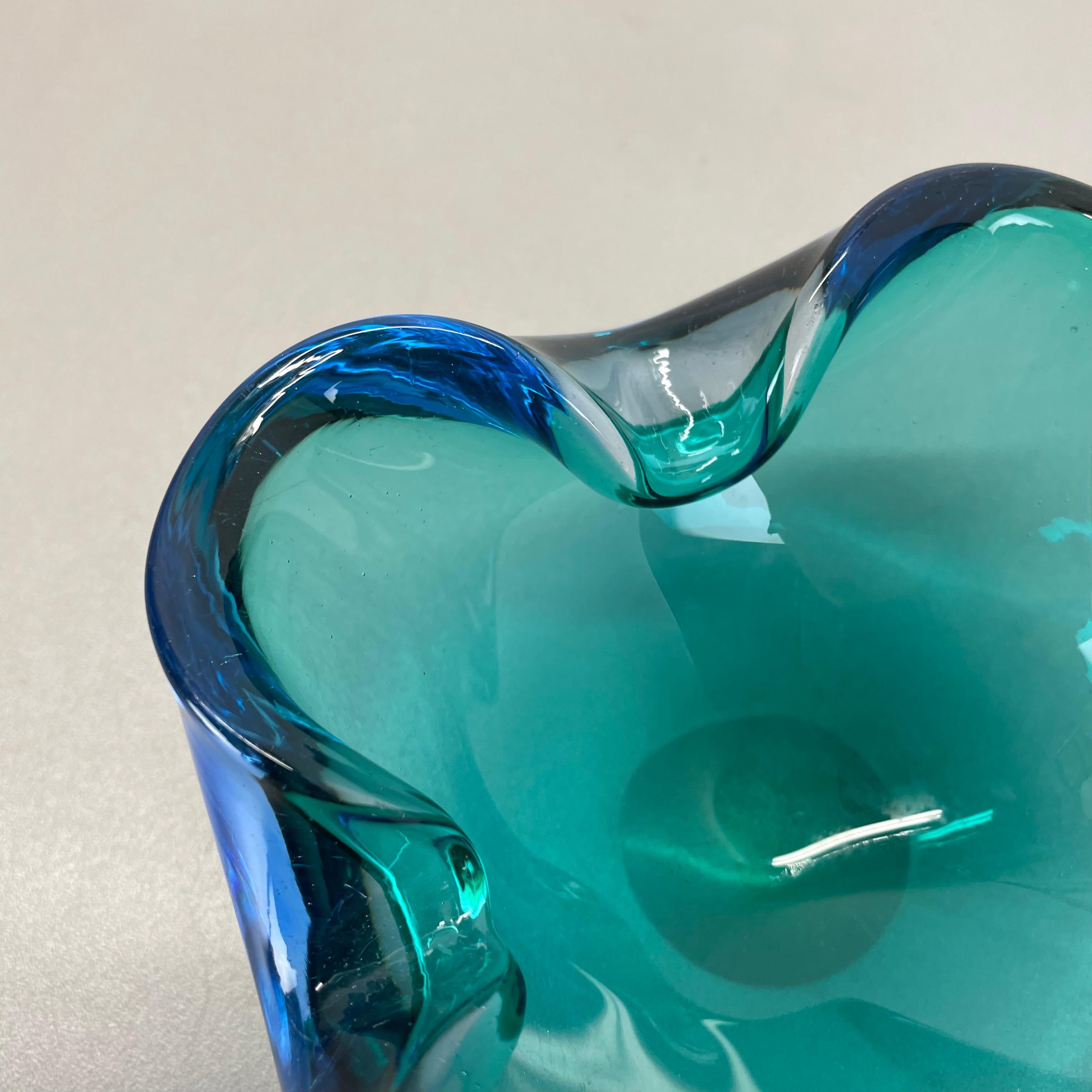 unico Grande ciotola in vetro di Murano blu multicolore Elemento Conchiglia Italia, 1970 in vendita 4