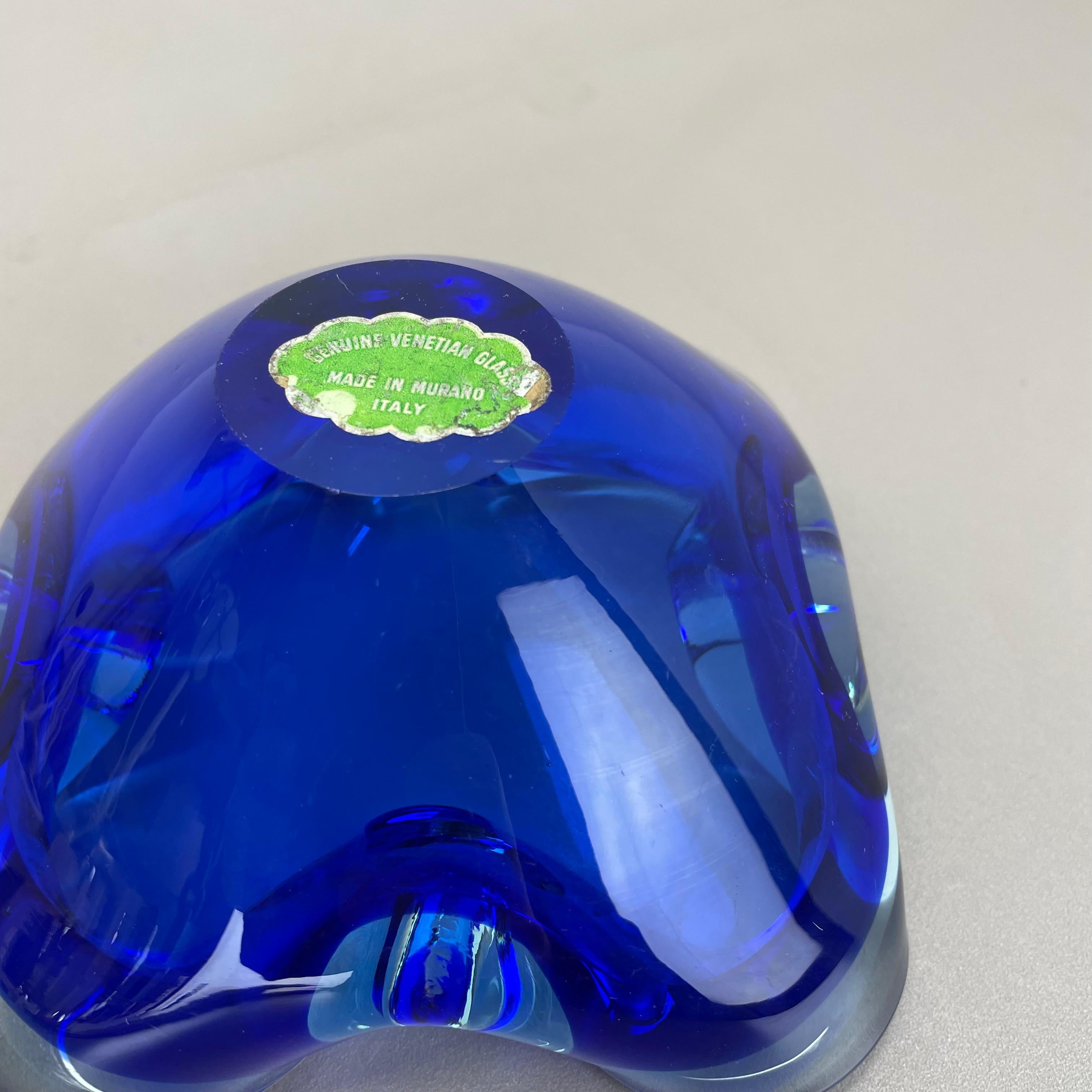 unico Grande ciotola in vetro di Murano blu multicolore Elemento Conchiglia Italia, 1970 in vendita 5
